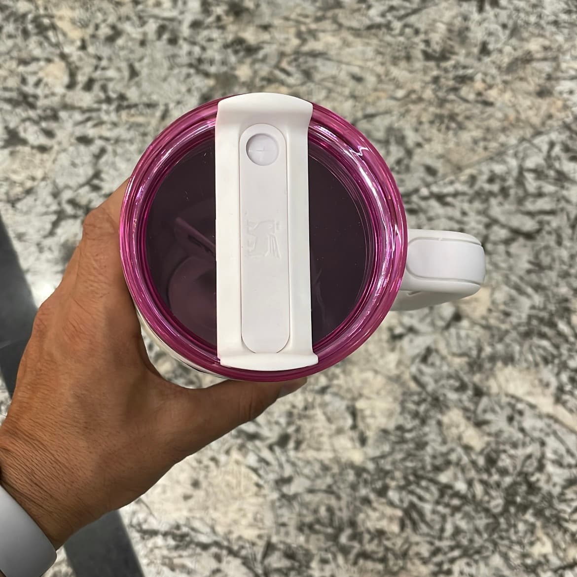 ماگ دسته‌دار استنلی گلدار ۱.۱۸ لیتر | مدل Quencher Tumbler H2.0 — تصویر ۴