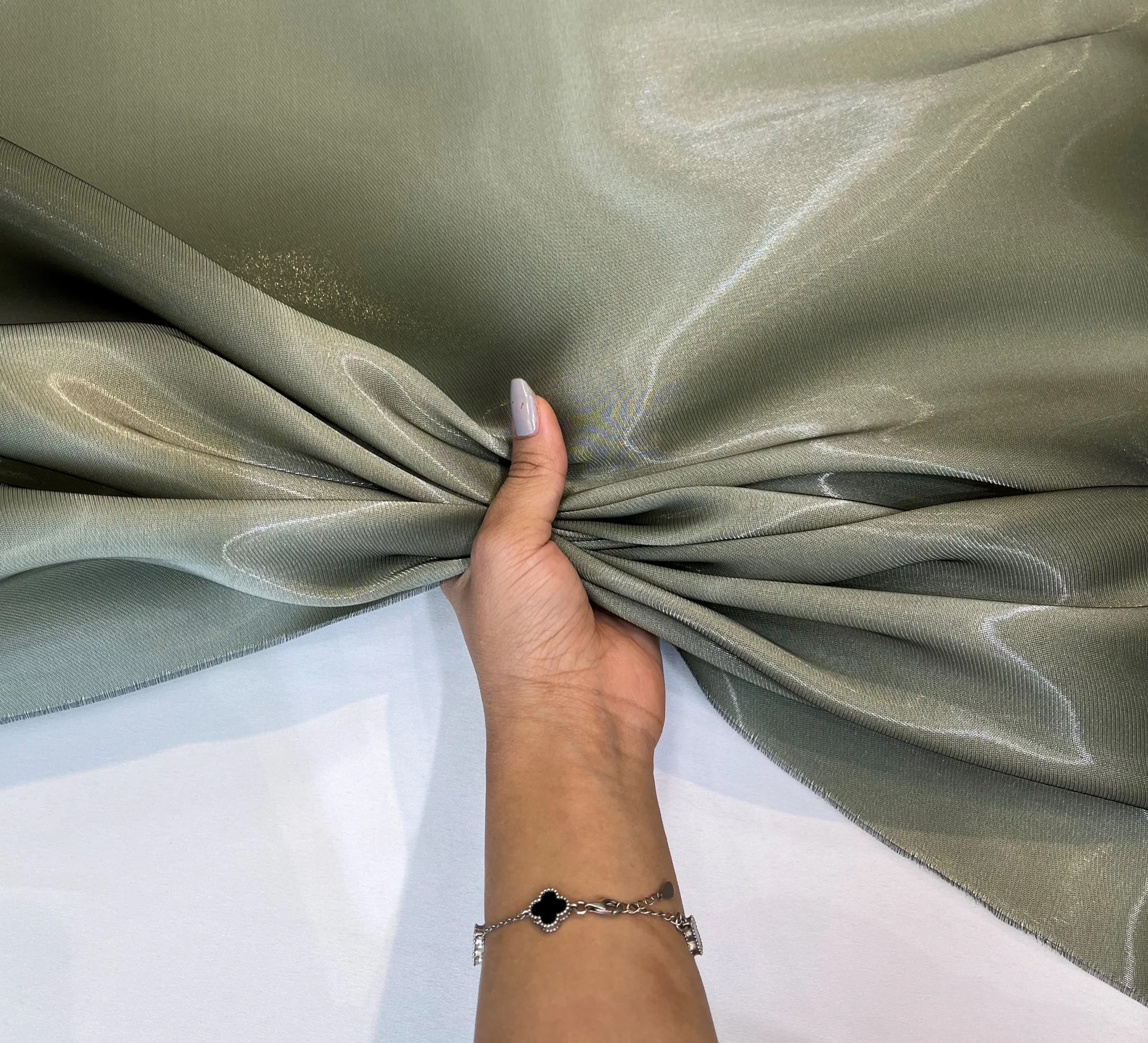 پارچه ساتن میکادو سبز ماچا — تصویر ۲