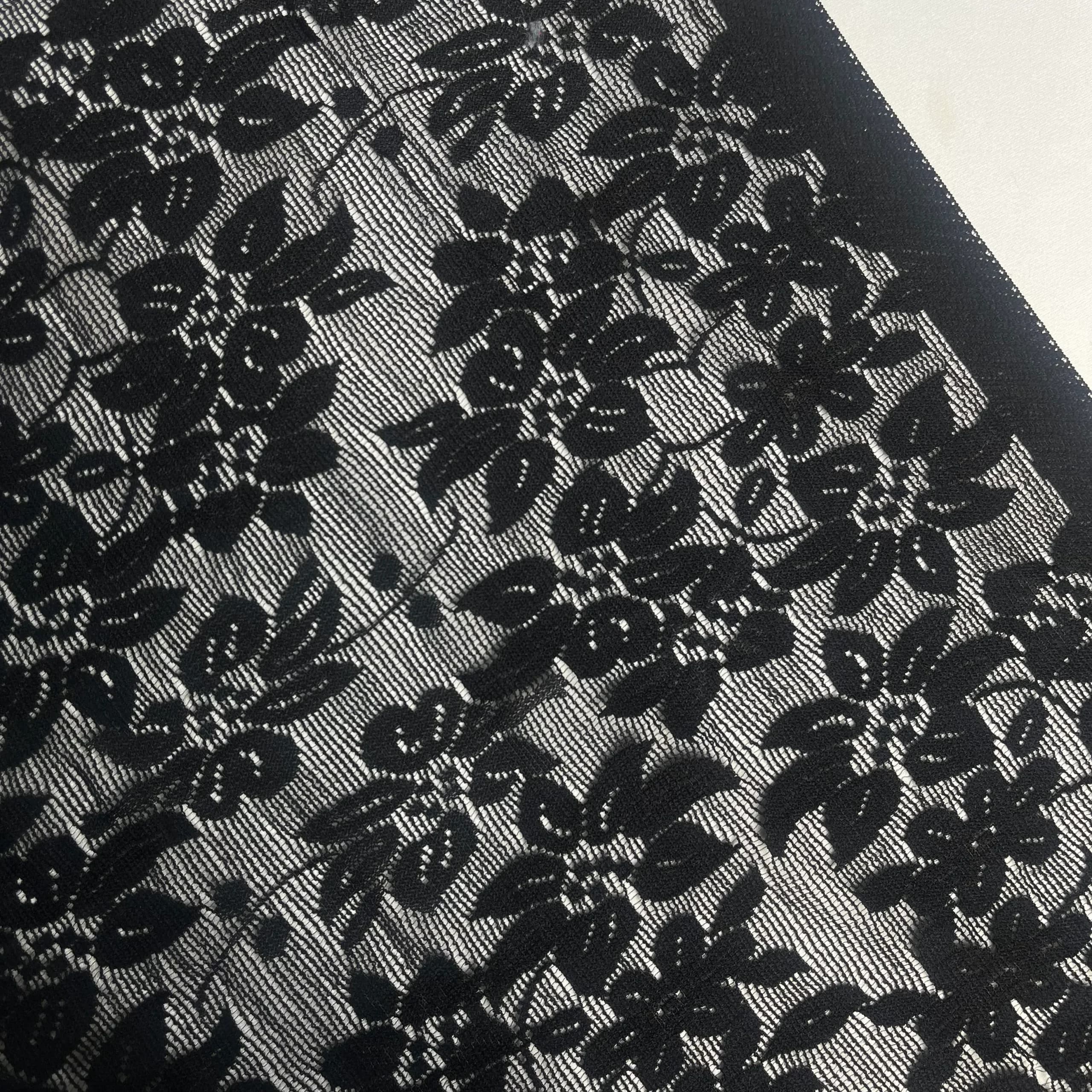پارچه دانتل کش گلدار طرح 5 — تصویر ۳