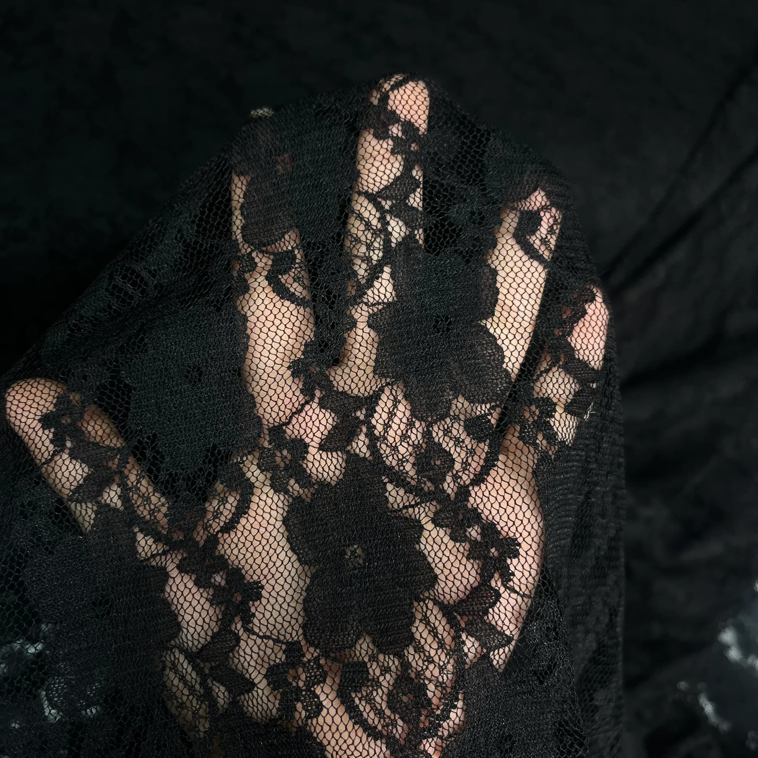 پارچه دانتل کش گلدار طرح 2 — تصویر ۳