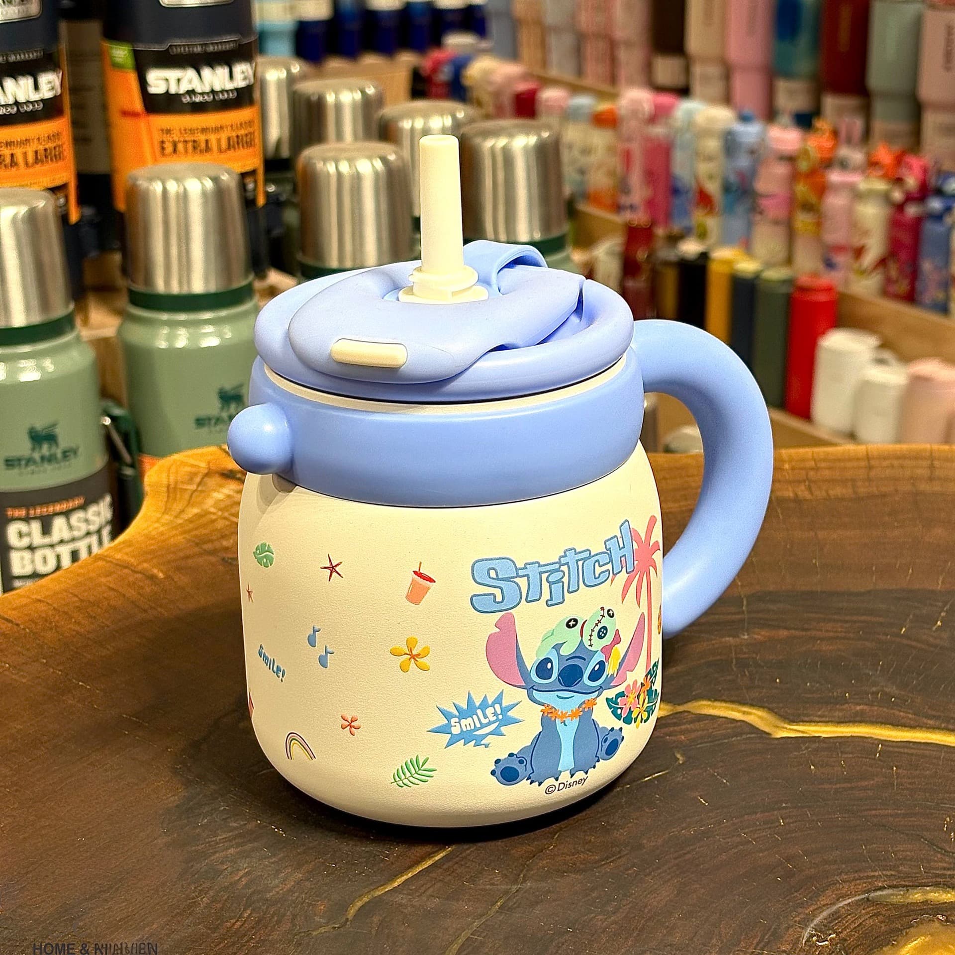 فلاسک استیچ دیزنی اورجینال ۹۵۰ میل | فلاسک استیل دسته‌دار با درب نی‌دار Disney — تصویر ۳