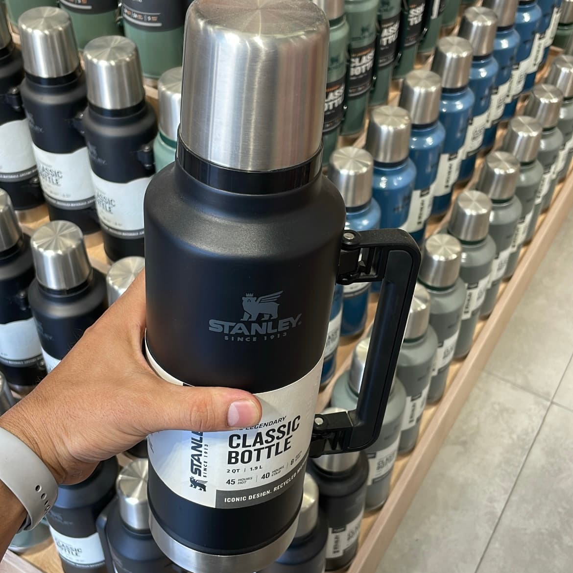 فلاسک استنلی 1.9 لیتر مشکی اورجینال | Stanley Classic Legendary Bottle 1.9L — تصویر ۳
