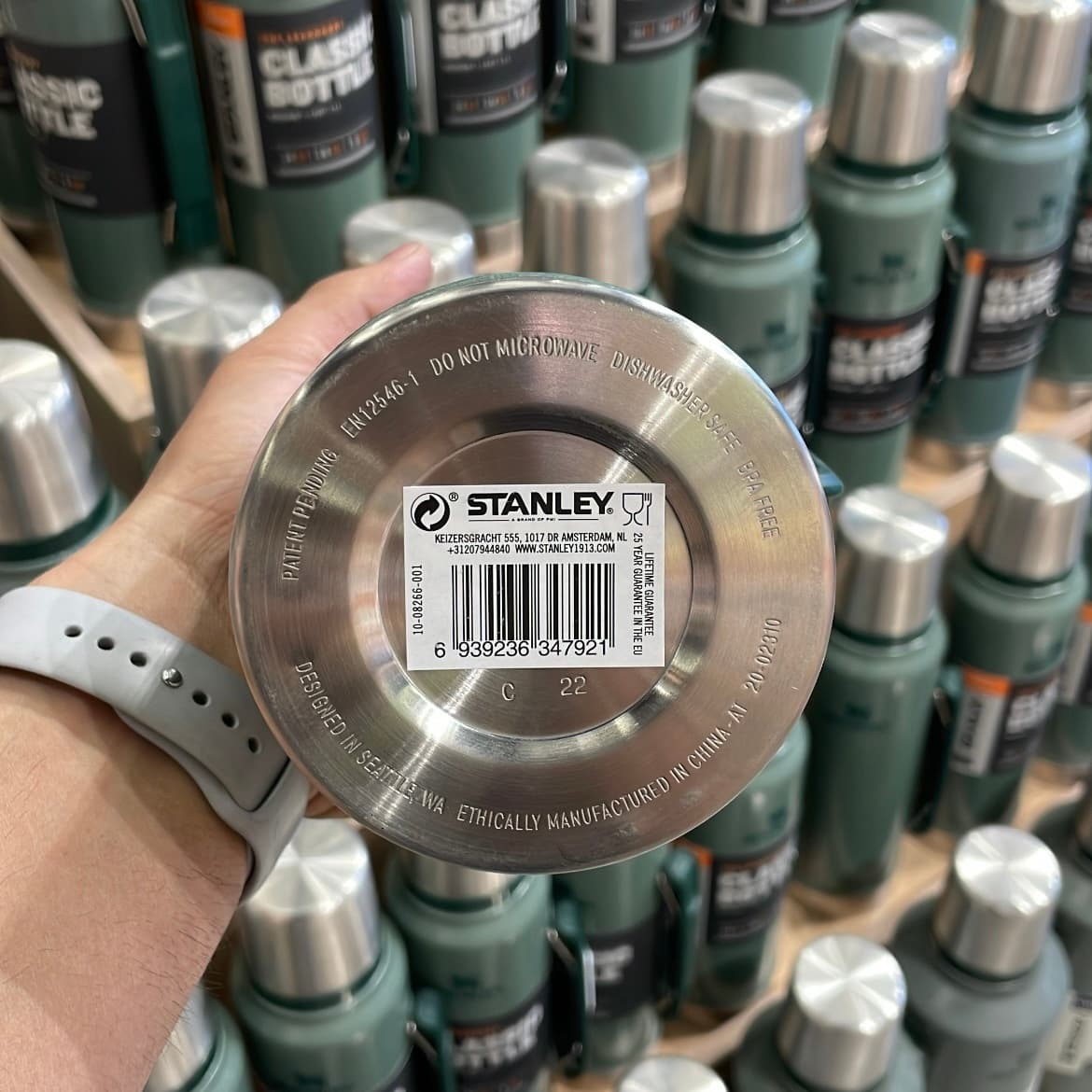 فلاسک استنلی کلاسیک سبز ۱ لیتری | ۱۰۰٪ اورجینال | Stanley Classic Legendary Bottle 1L — تصویر ۲