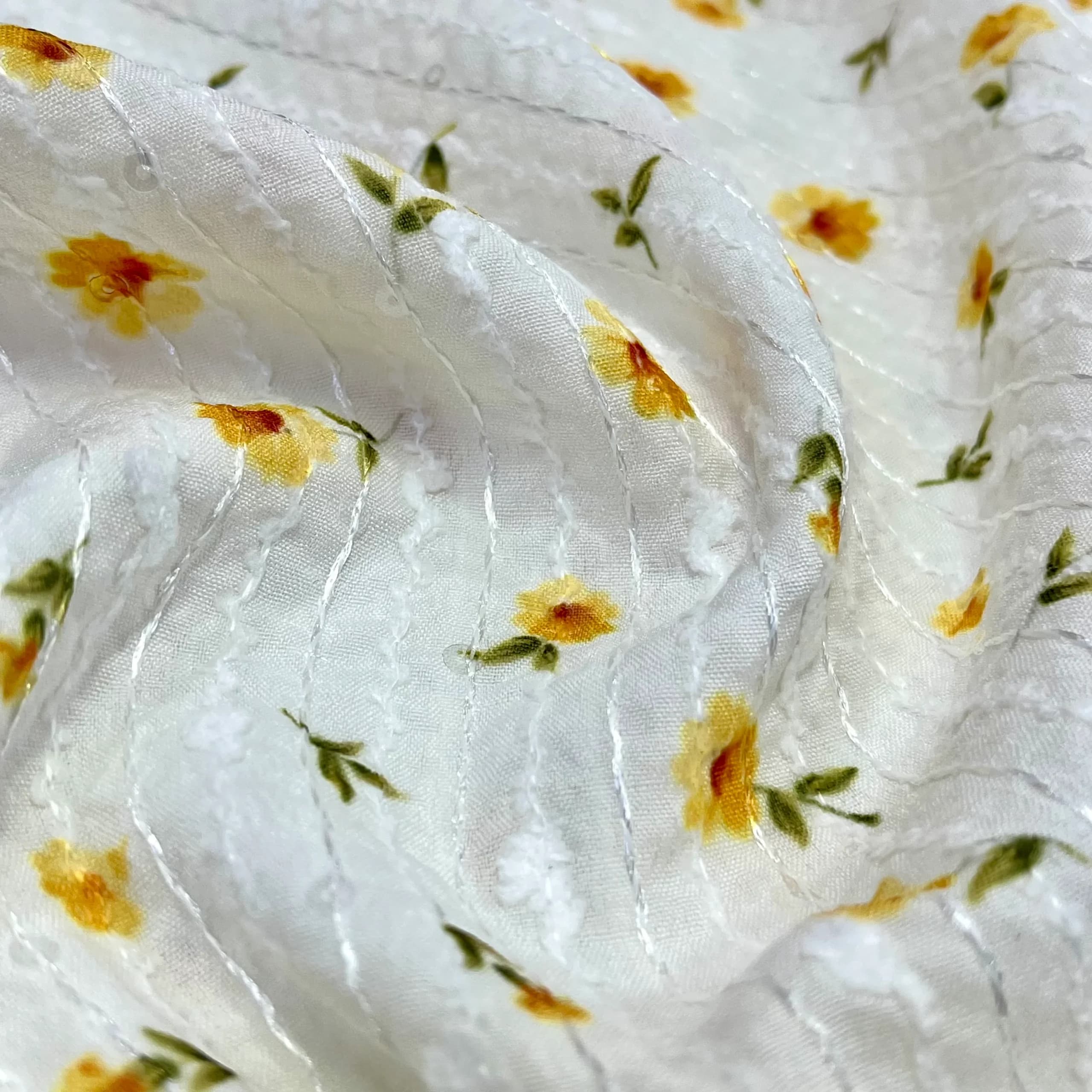 پارچه نخی امبرودری گل زرد — تصویر ۲