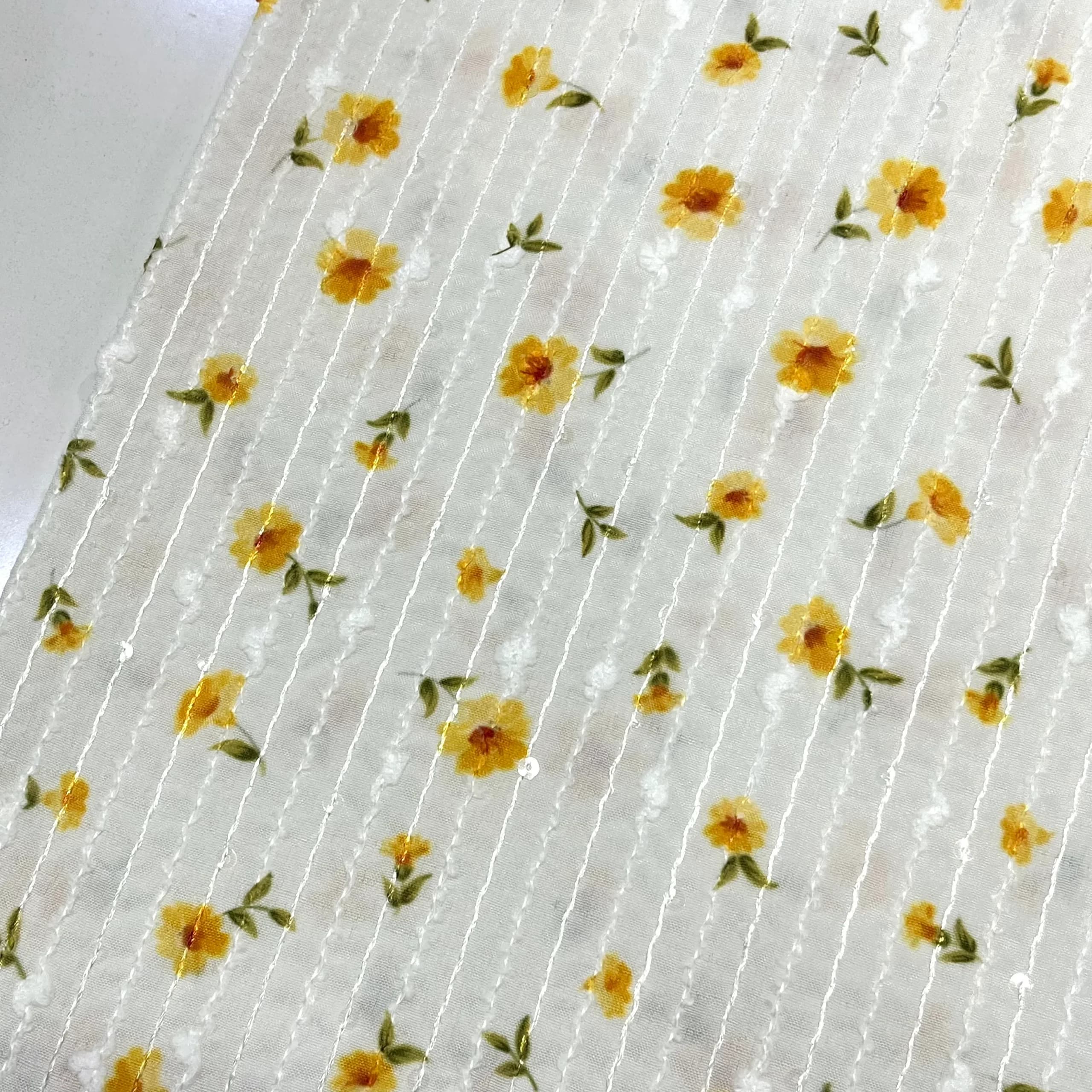 پارچه نخی امبرودری گل زرد