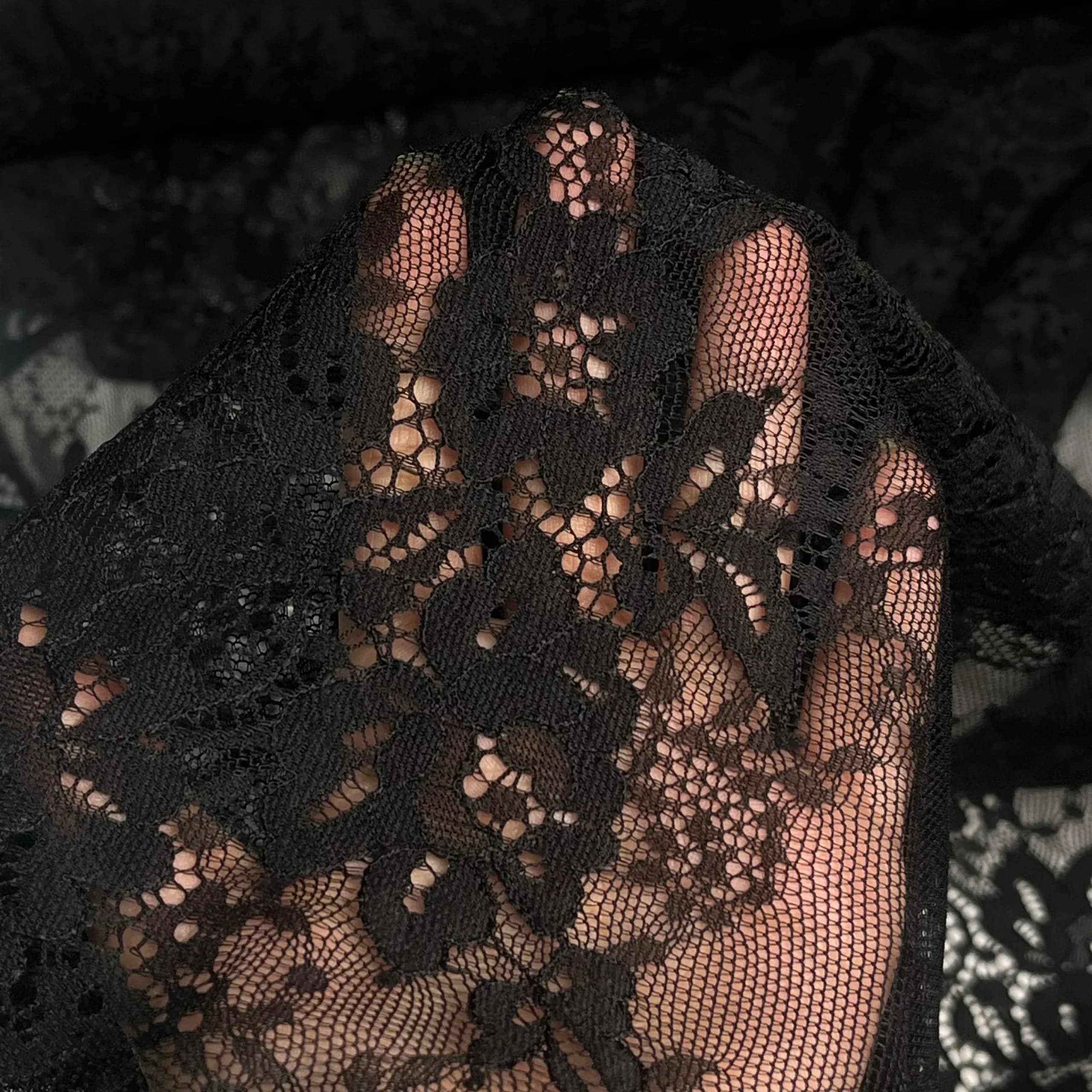 پارچه دانتل کش فرانسه مشکی — تصویر ۲