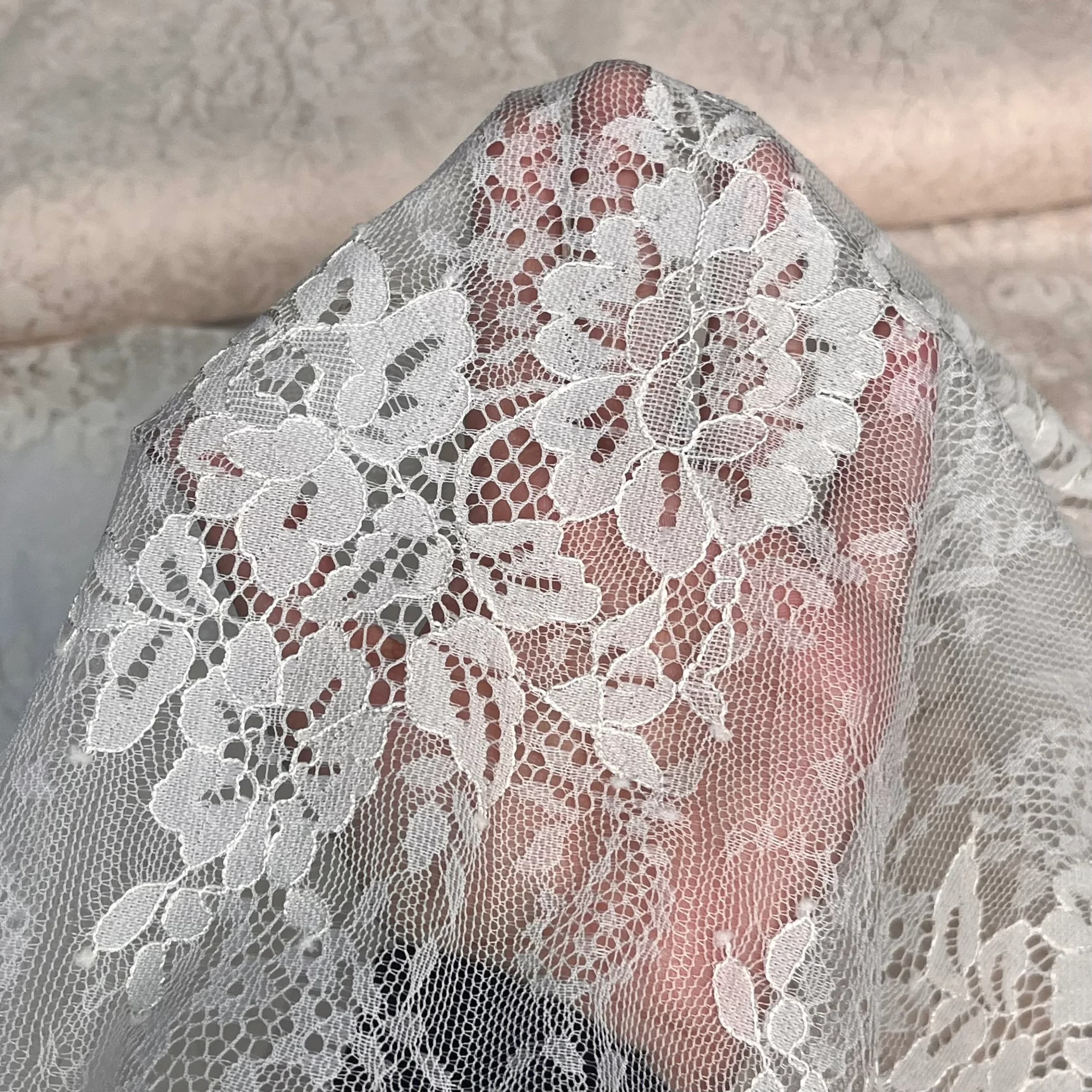 پارچه دانتل کش فرانسه گلبهی — تصویر ۳