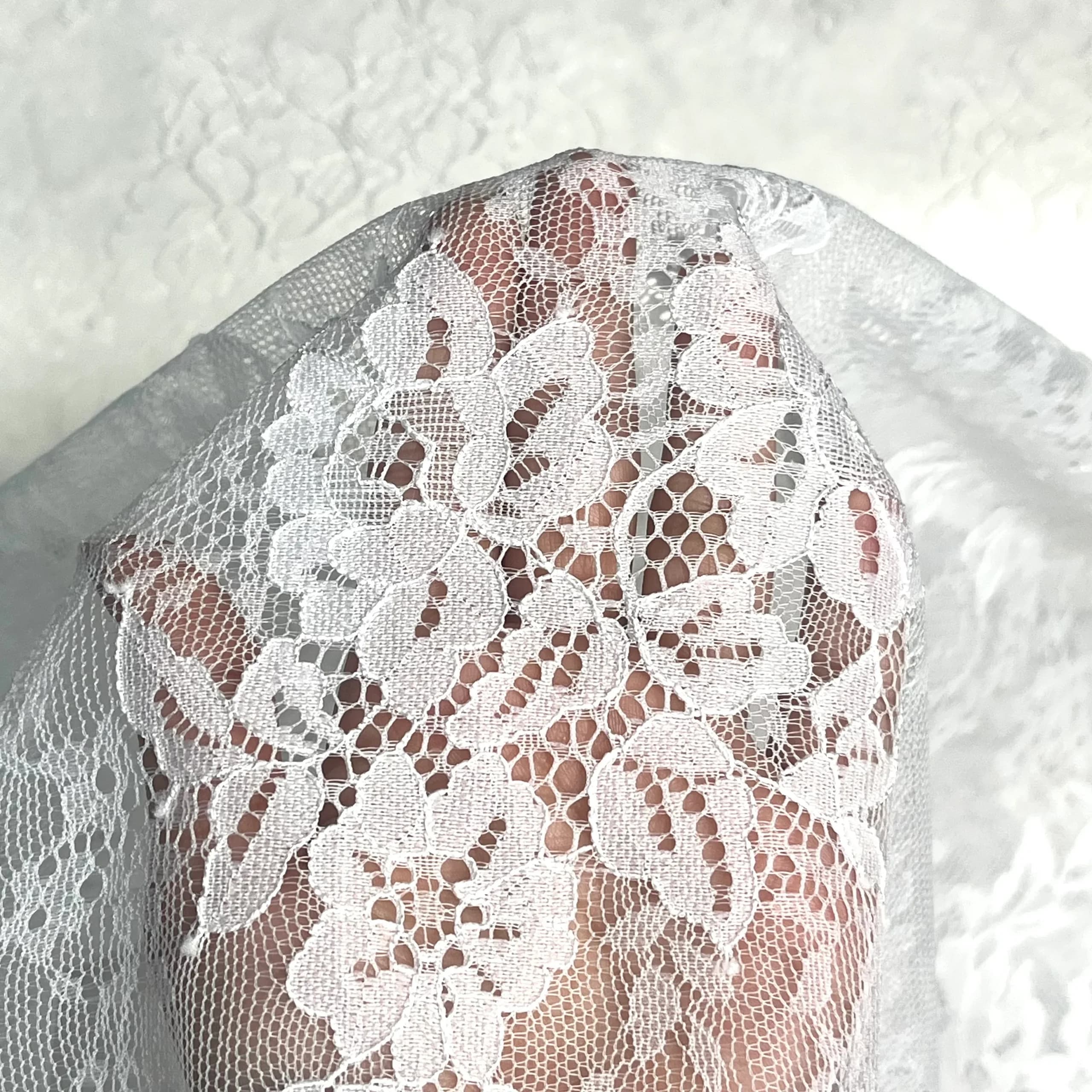 پارچه دانتل کش فرانسه سفید — تصویر ۲