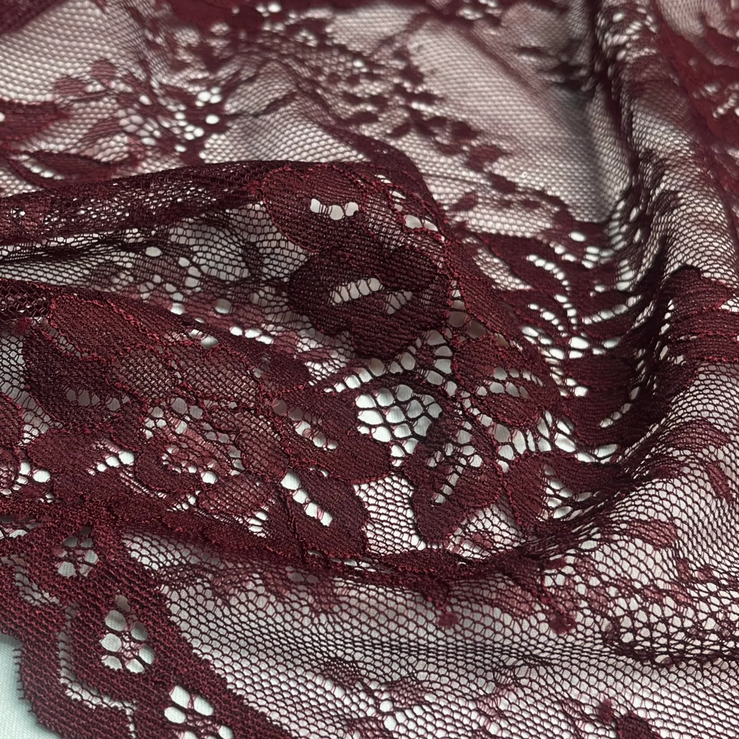 پارچه دانتل کش فرانسه زرشکی — تصویر ۲
