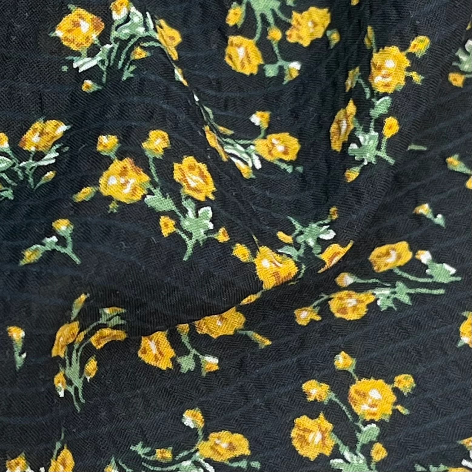 پارچه موسلین طرح گلدار زمینه مشکی — تصویر ۳