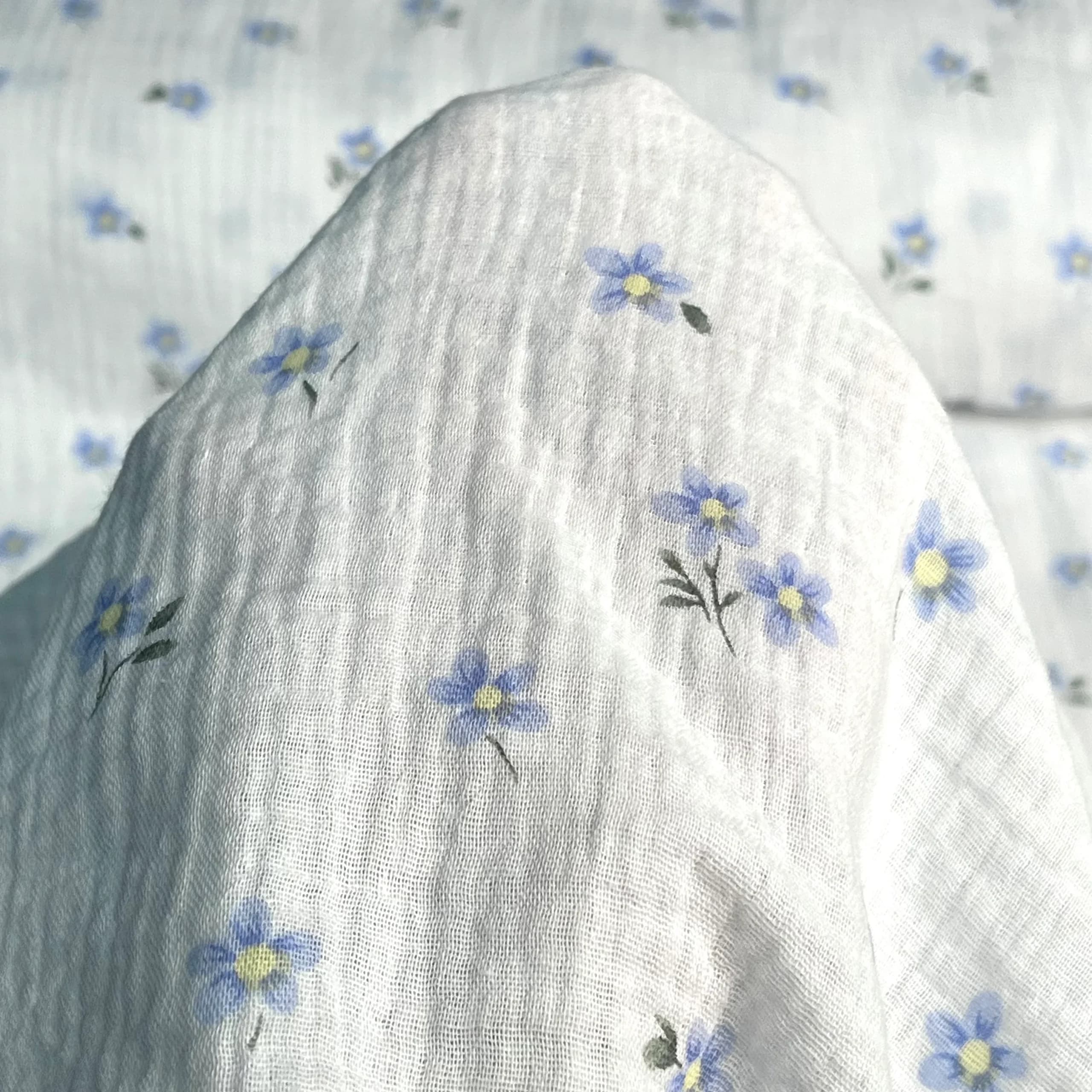 پارچه موسلین طرح گل آبی — تصویر ۳