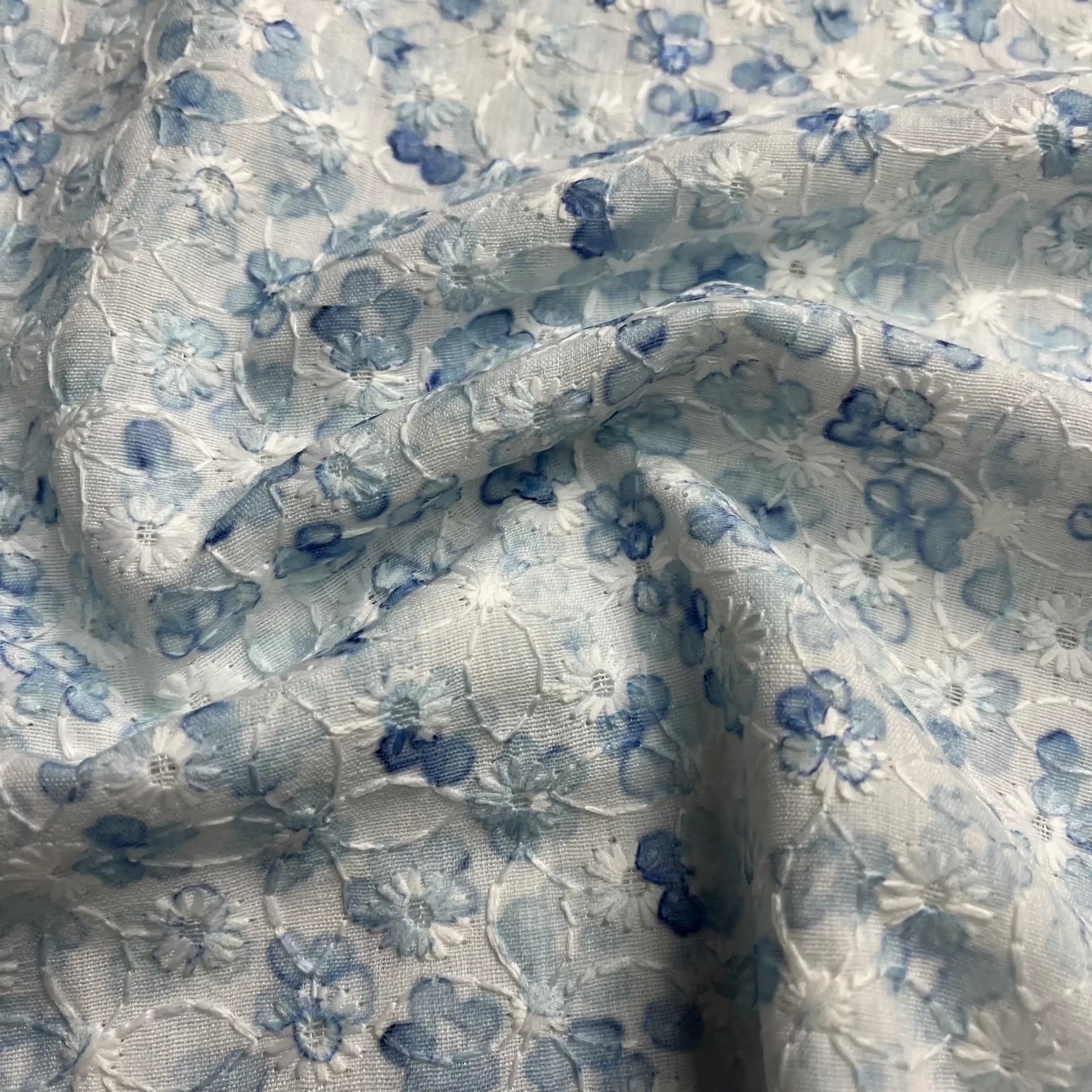پارچه نخی خامه دوزی شکوفه گل آبی — تصویر ۳