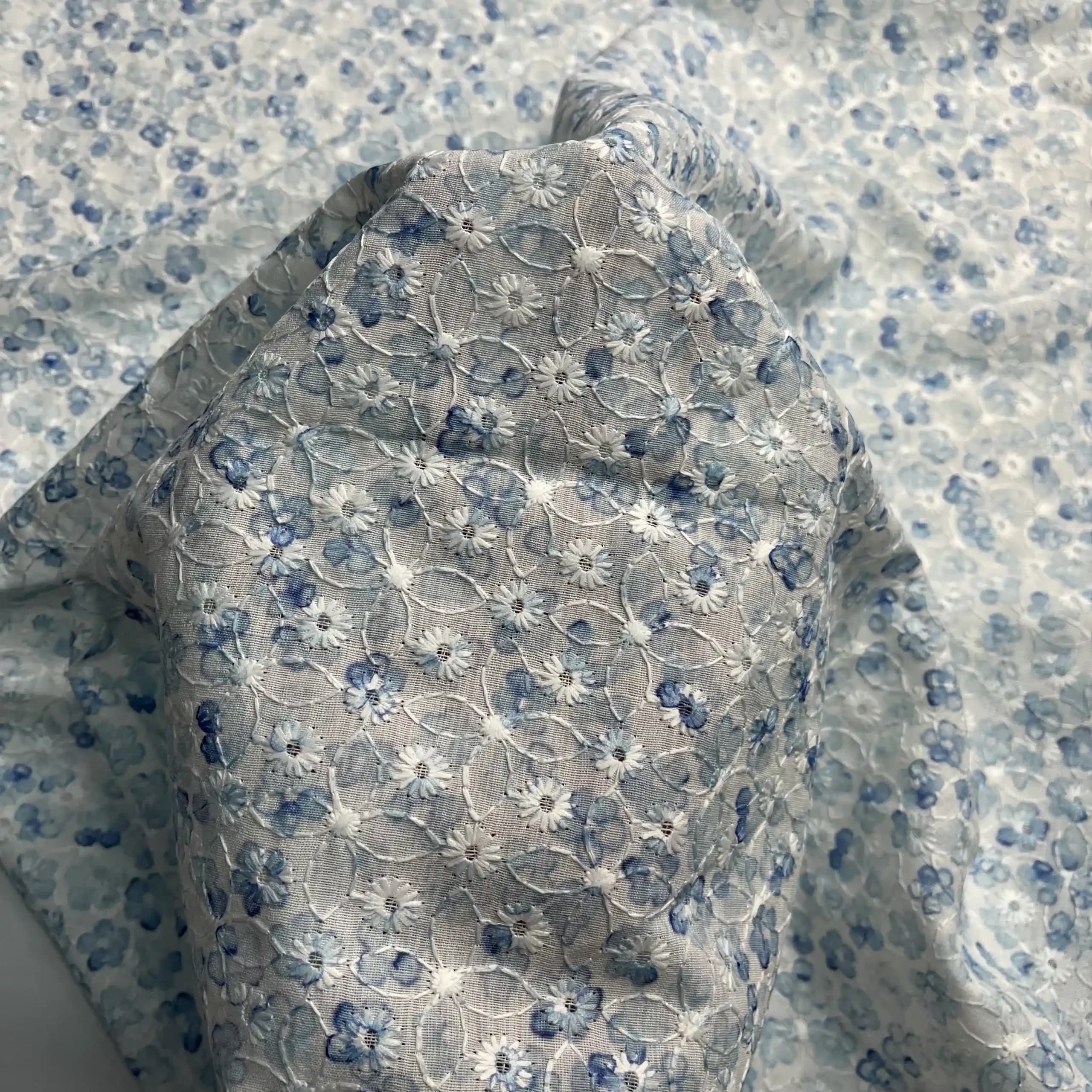 پارچه نخی خامه دوزی شکوفه گل آبی — تصویر ۲