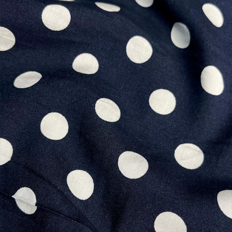 پارچه نخی طرح خالدار زمینه سورمه ای — تصویر ۲