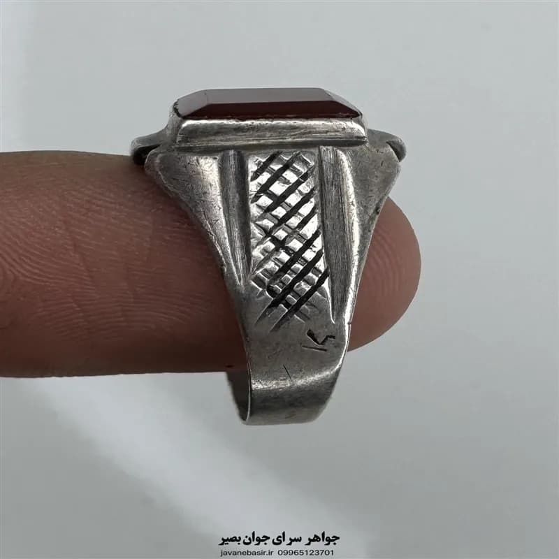 انگشتر نقره دستساز با نگین چهارگوش سرخ — تصویر ۲