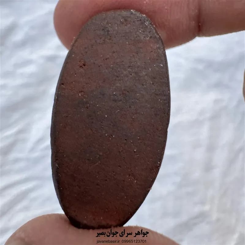سنگ هبهاب کهنه مصور با چهره واضح — تصویر ۲