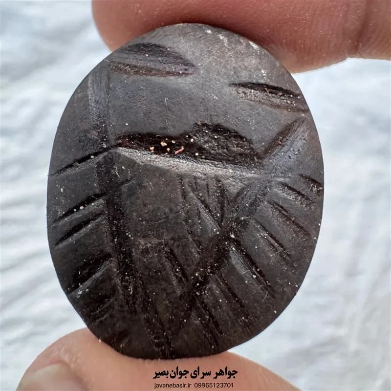 هبهاب مصور سیاه با نقش چهره و خطوط radiating
