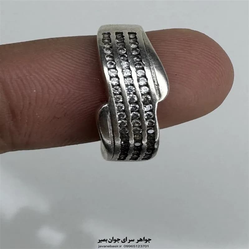 حلقه نقره ۹۲۵ با سه ردیف نگین و رکاب پهن