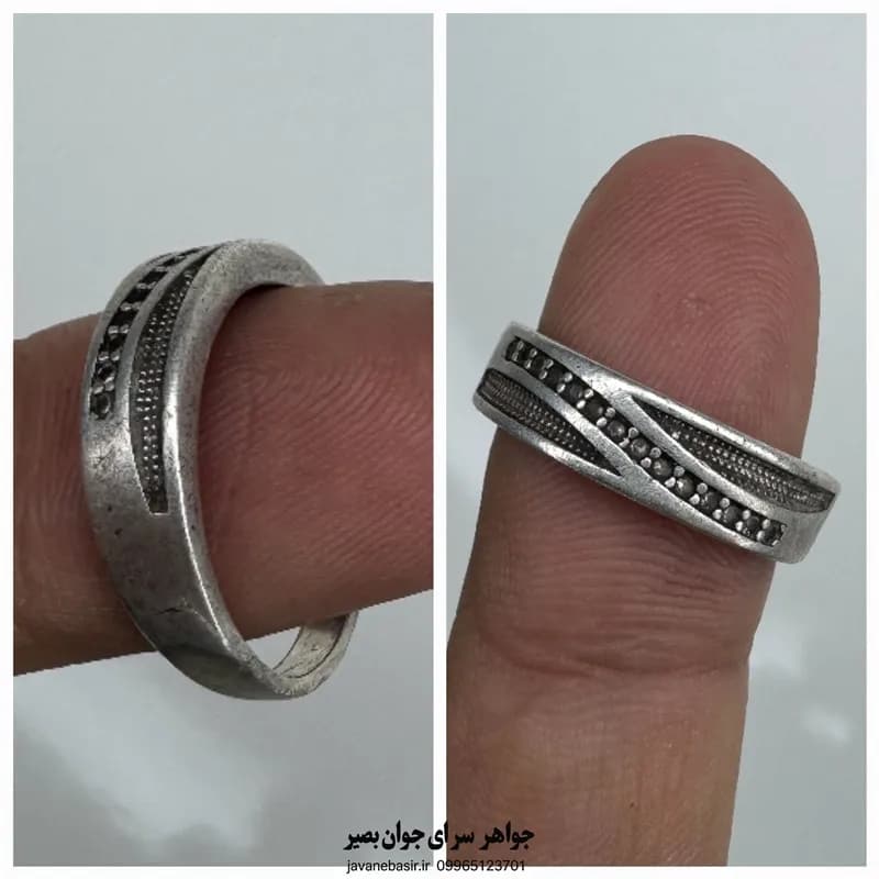 حلقه نقره عیار ۹۲۵ با رکاب هندسی و نگین‌های ریز؛ نظمی که در سکوت می‌درخشد