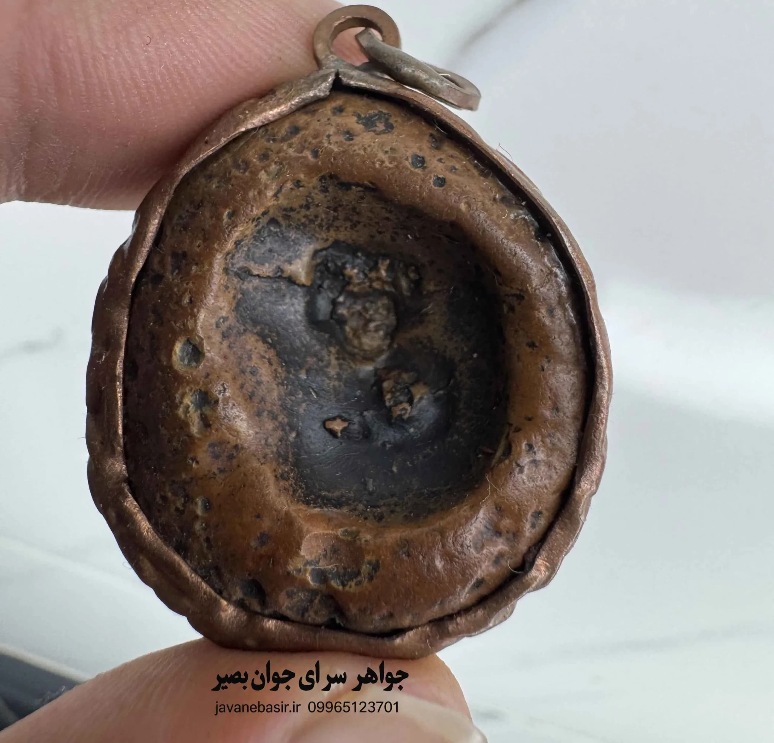 گردنبند سنگ سلطانی گبری کهن مصر با قاب مسی و حفره انرژی