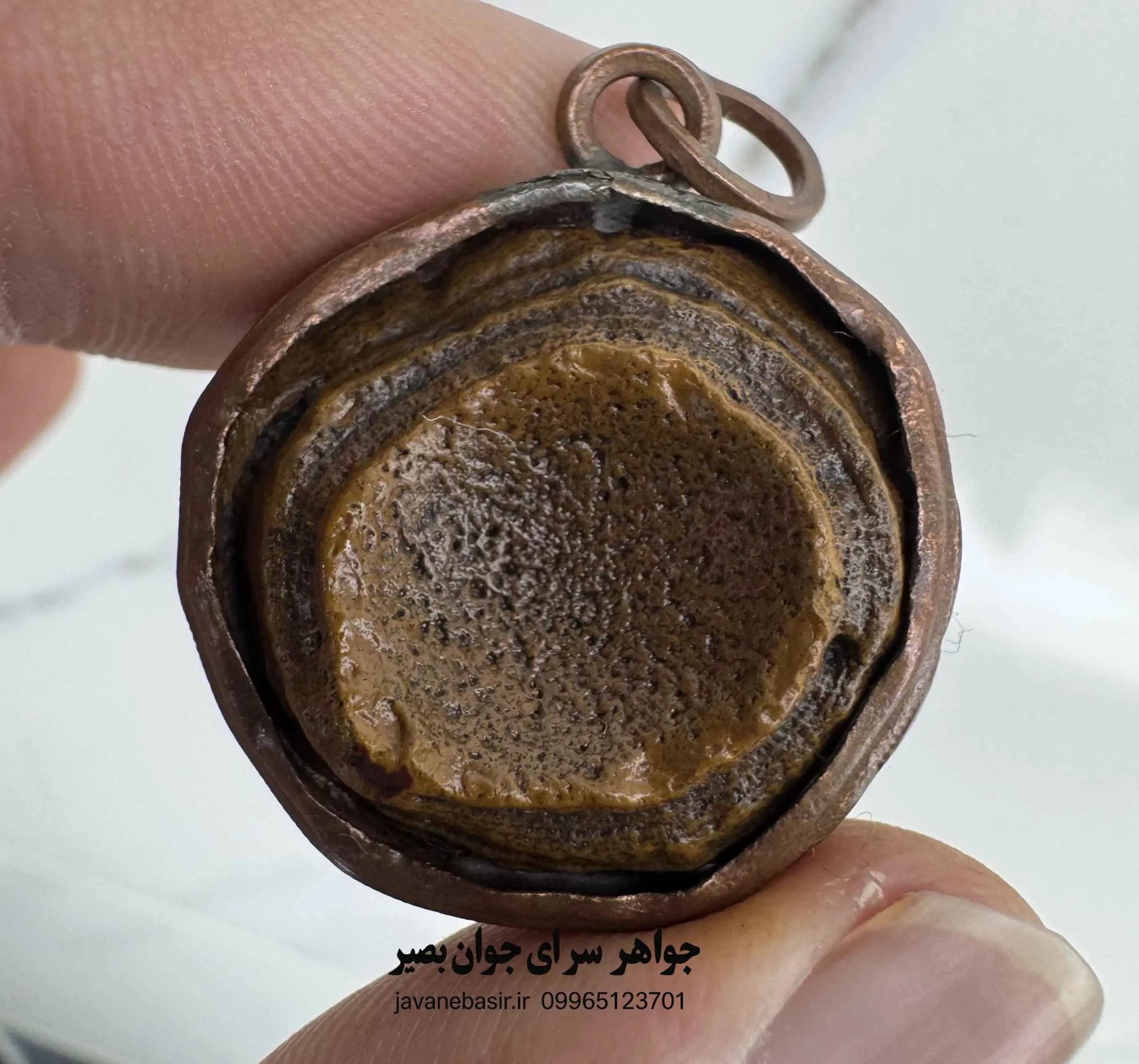 گردنبند سلطانی گبری مصری با قاب مسی؛ همراهی کهن برای عشق، باروری و گشایش روزی