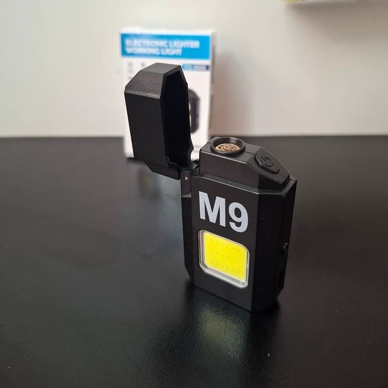 فندک شارژی چراغ قوه دار مدل M9 — تصویر ۳