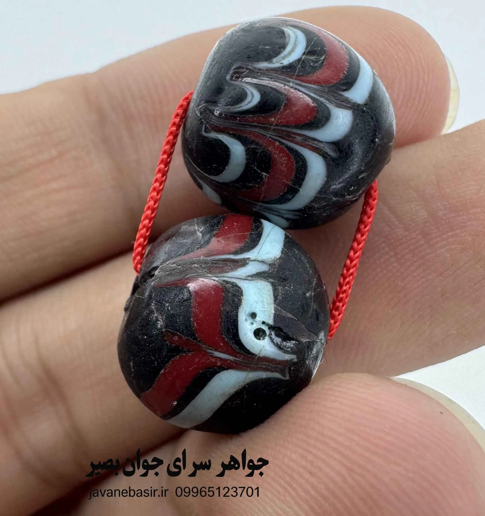 جفت مهره چیتو (مینا) با نقشهای چرخشی؛ نماد جریان انرژی و پویایی