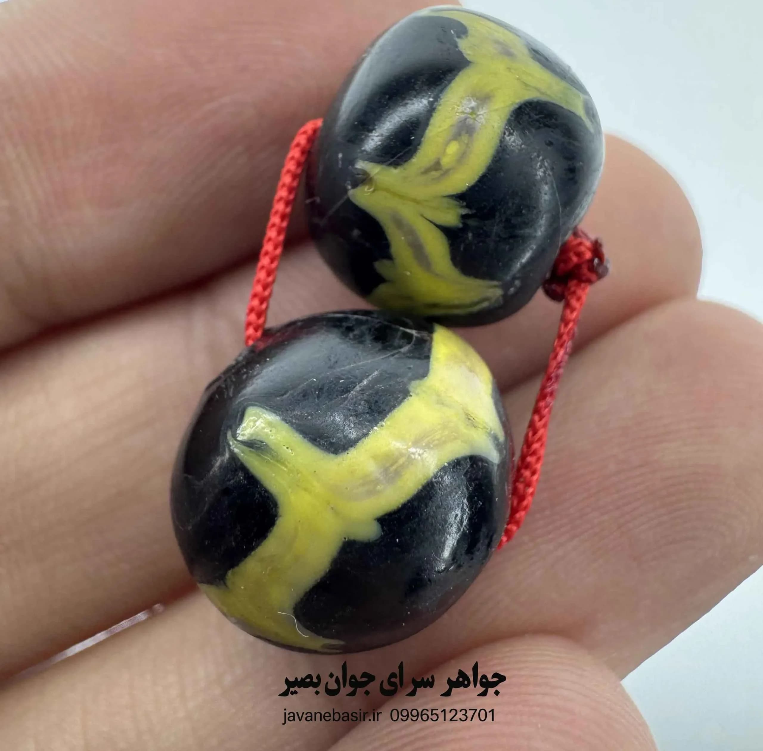 جفت مهره چیتو (مینا) با رگه‌ی نور طلایی – تجلیِ درخشش در تاریکی