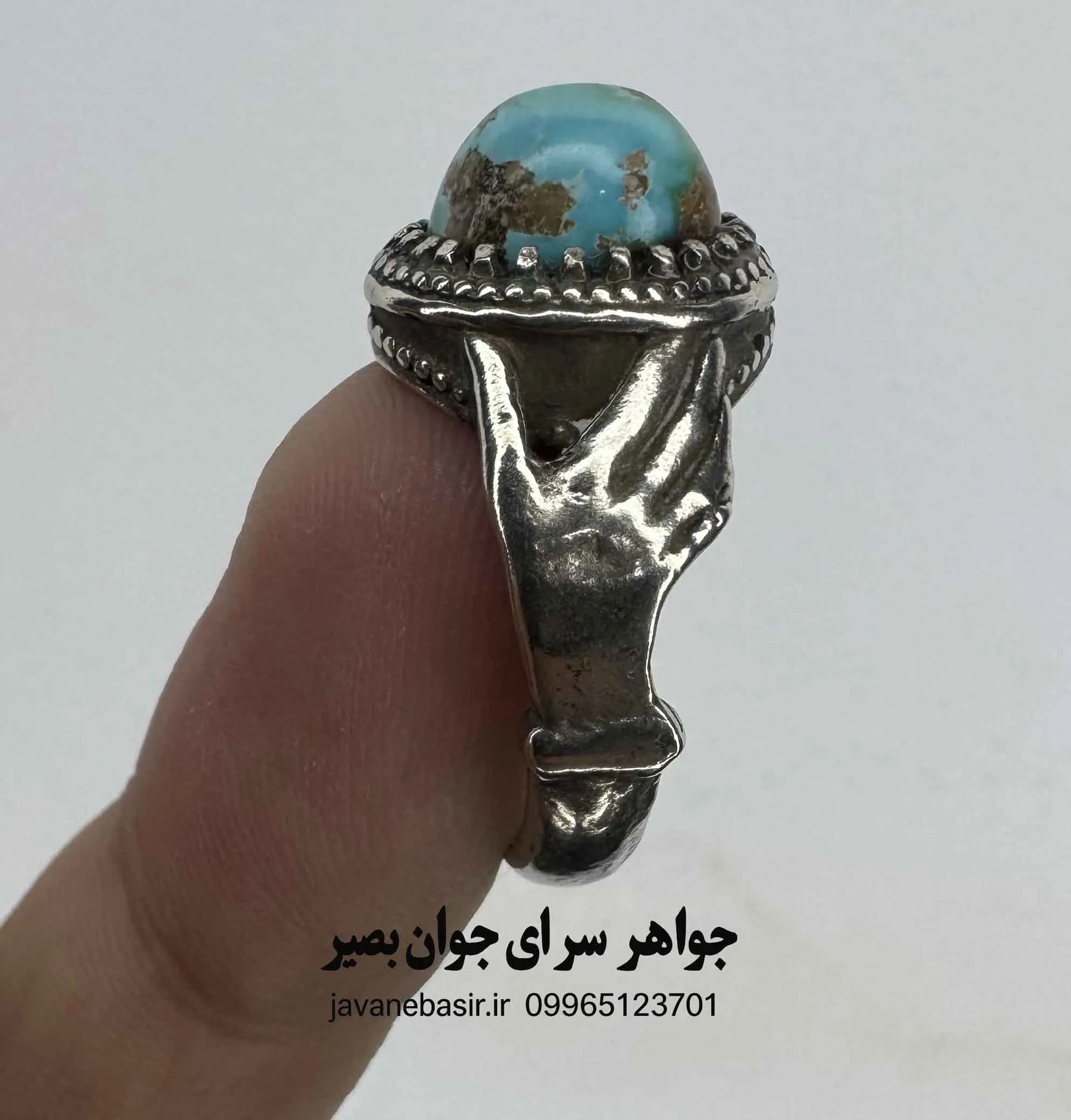 انگشتر فیروزه نیشابور با نگین خوش‌رنگ و رکاب ظریف؛ آرامشی به وسعت آسمان — تصویر ۲