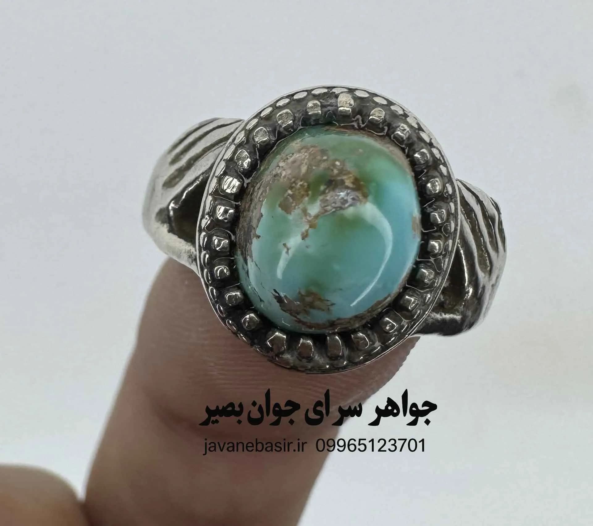 انگشتر فیروزه نیشابور با نگین خوش‌رنگ و رکاب ظریف؛ آرامشی به وسعت آسمان