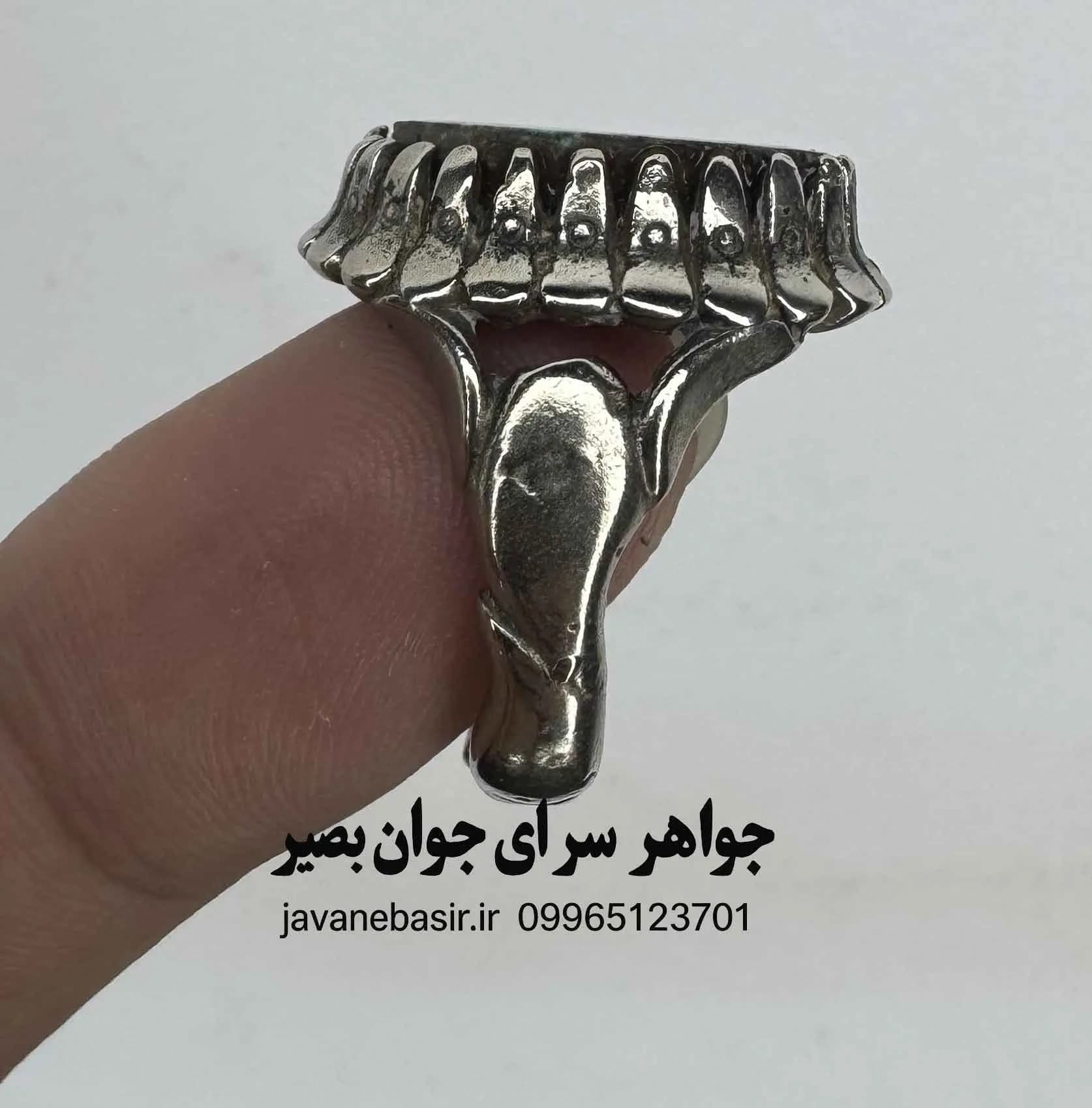 انگشتر فیروزه طبیعی با رگه‌های کهکشانی؛ اصالتی از دل زمین — تصویر ۲