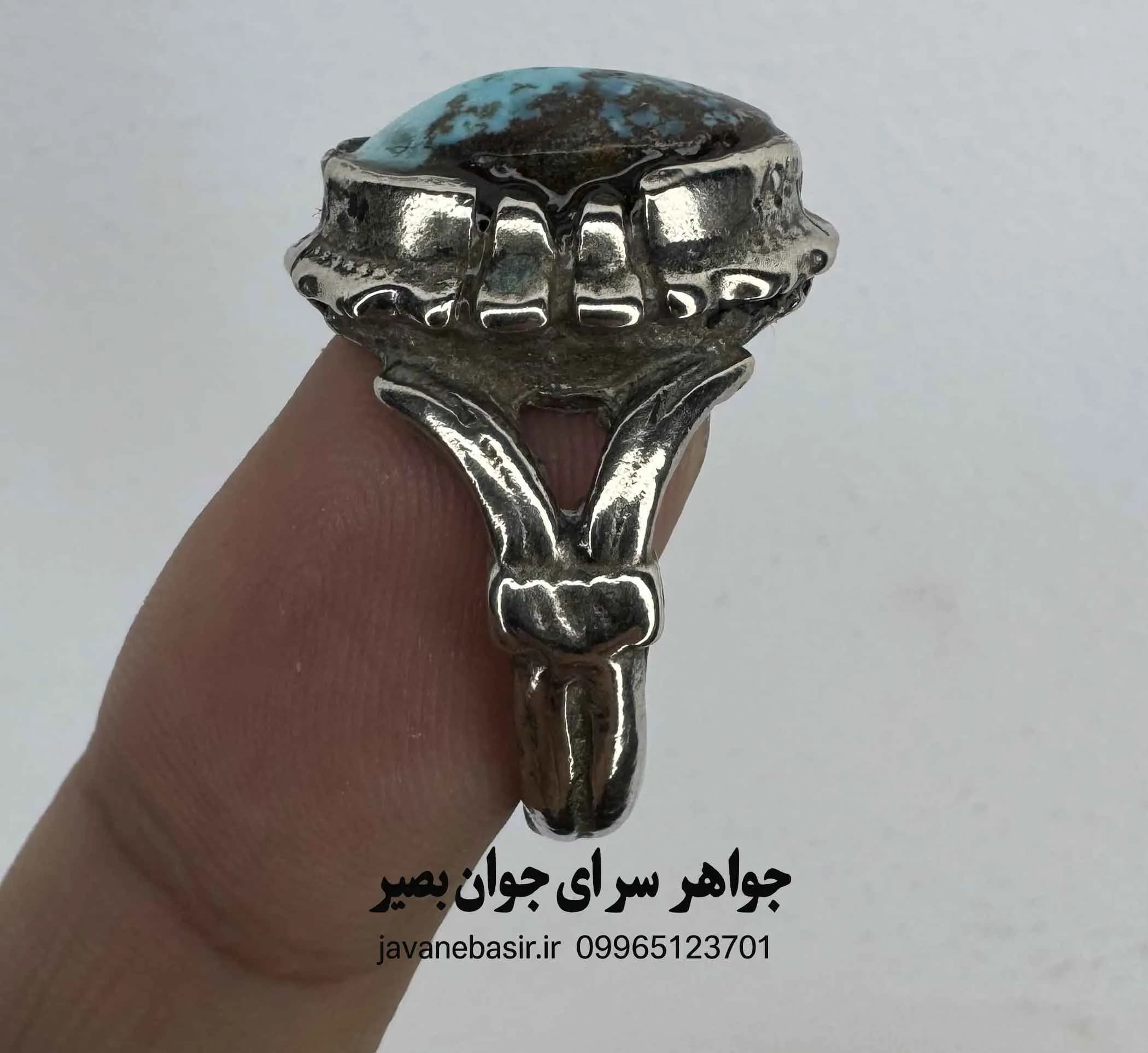 انگشتر فیروزه زنده نیشابور با رکاب ظریف؛ آبی که نفس میکشد — تصویر ۲