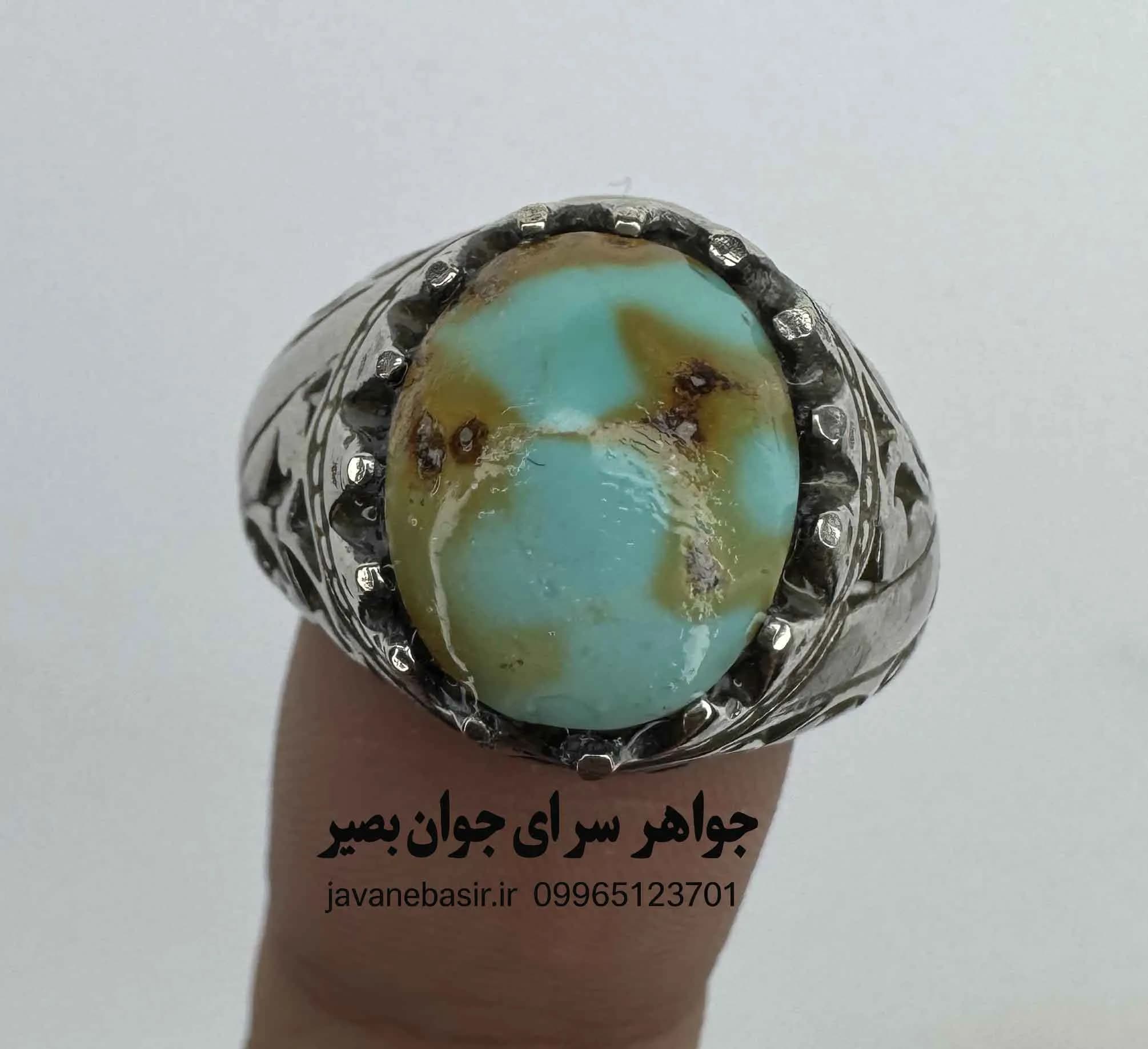 انگشتر فیروزه کهکشانی | دو موجود ماورایی در دل رنگ‌های کیهانی