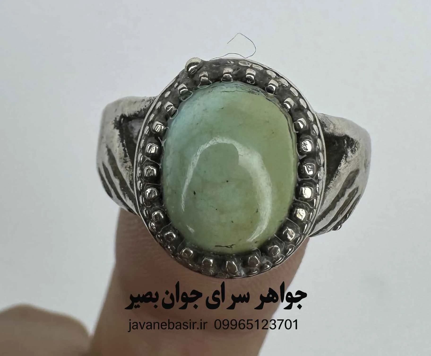 انگشتر فیروزه مغز خالص با رکاب دست دلبر | ناب‌ترین رنگ آسمان