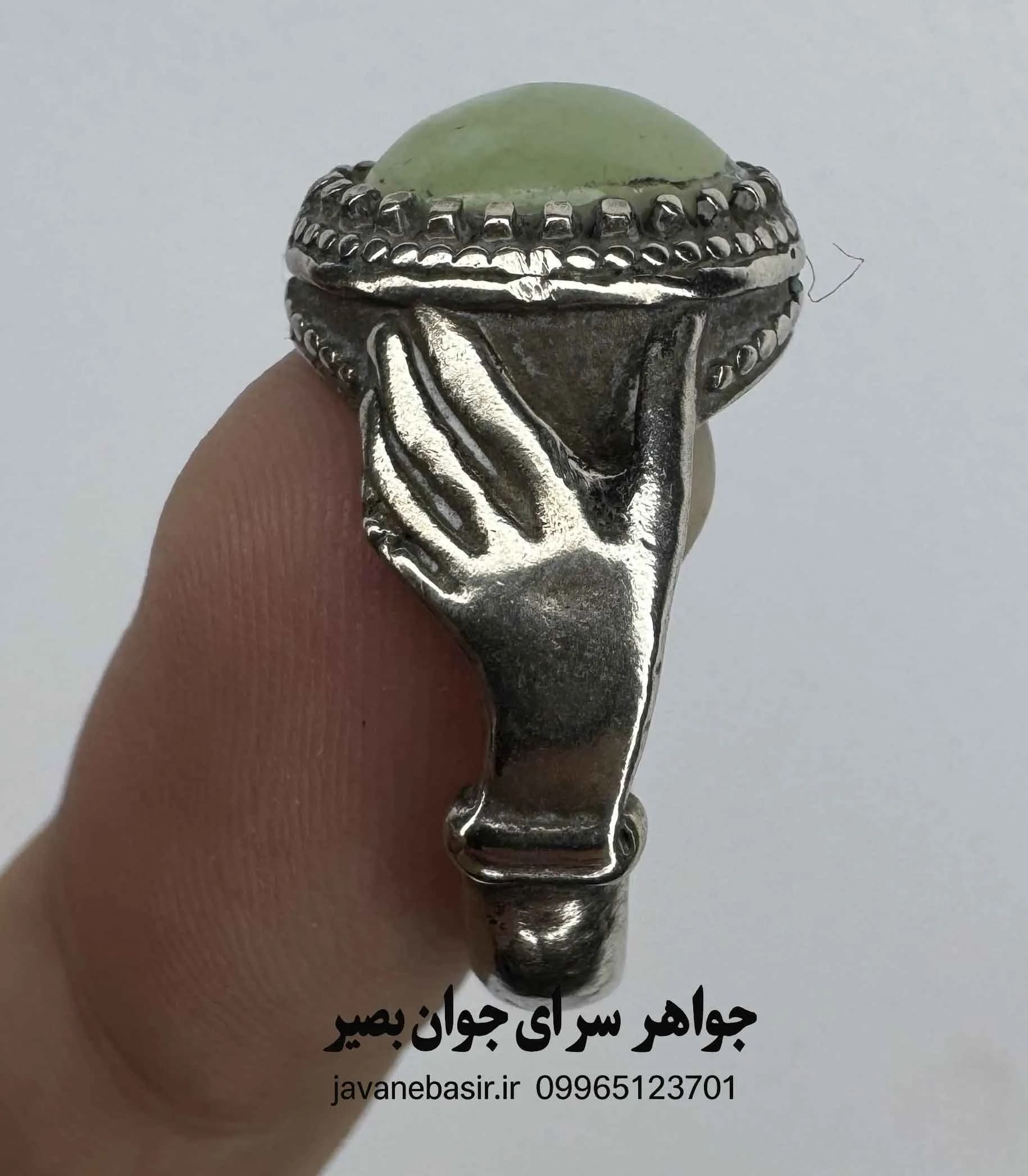 انگشتر فیروزه مغز خالص با رکاب دست دلبر | ناب‌ترین رنگ آسمان — تصویر ۲