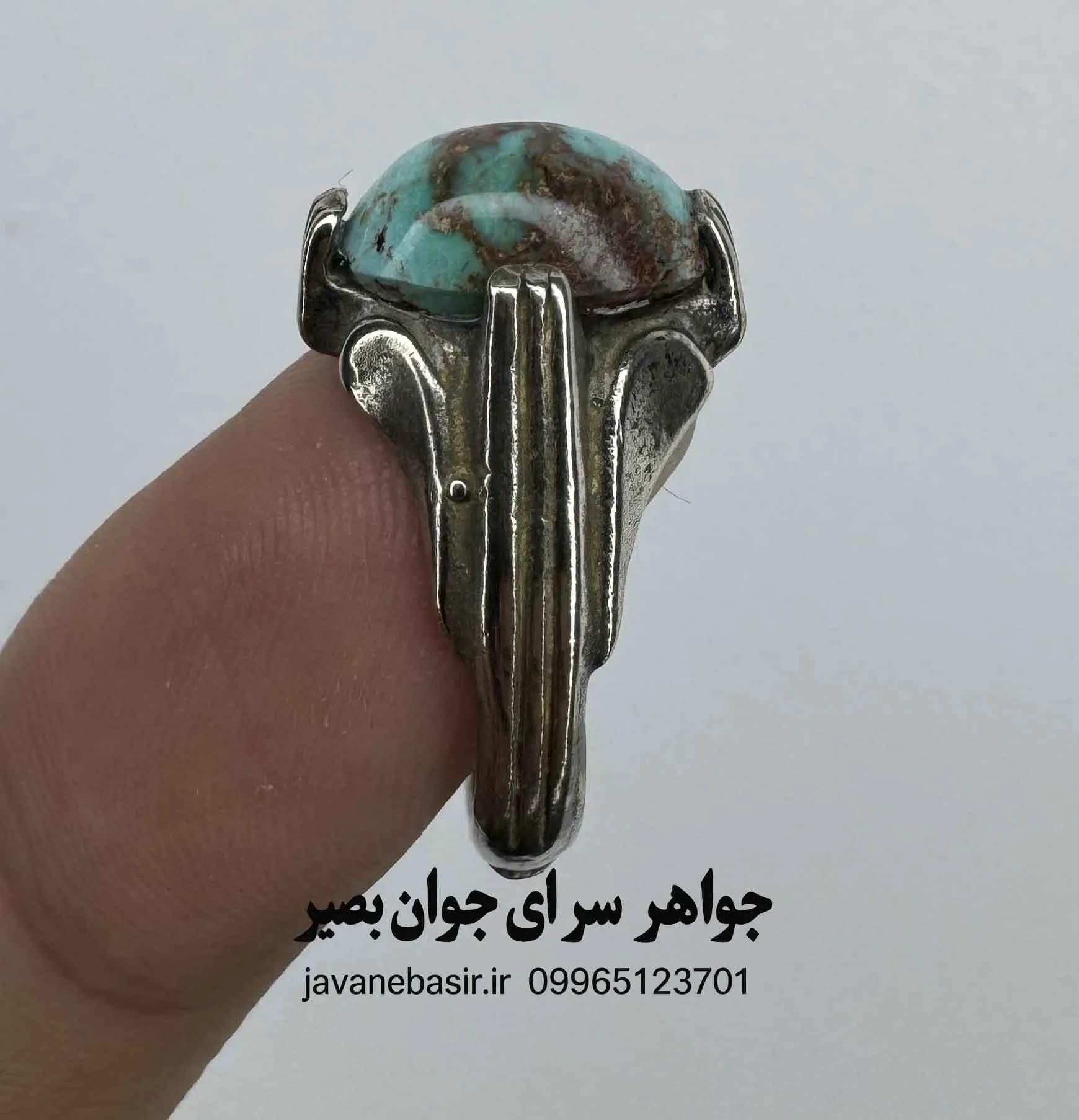 انگشتر فیروزه نیشابور زنده با رکاب چهارچنگ ظریف | هم‌آوا با چاکرای گلو — تصویر ۲