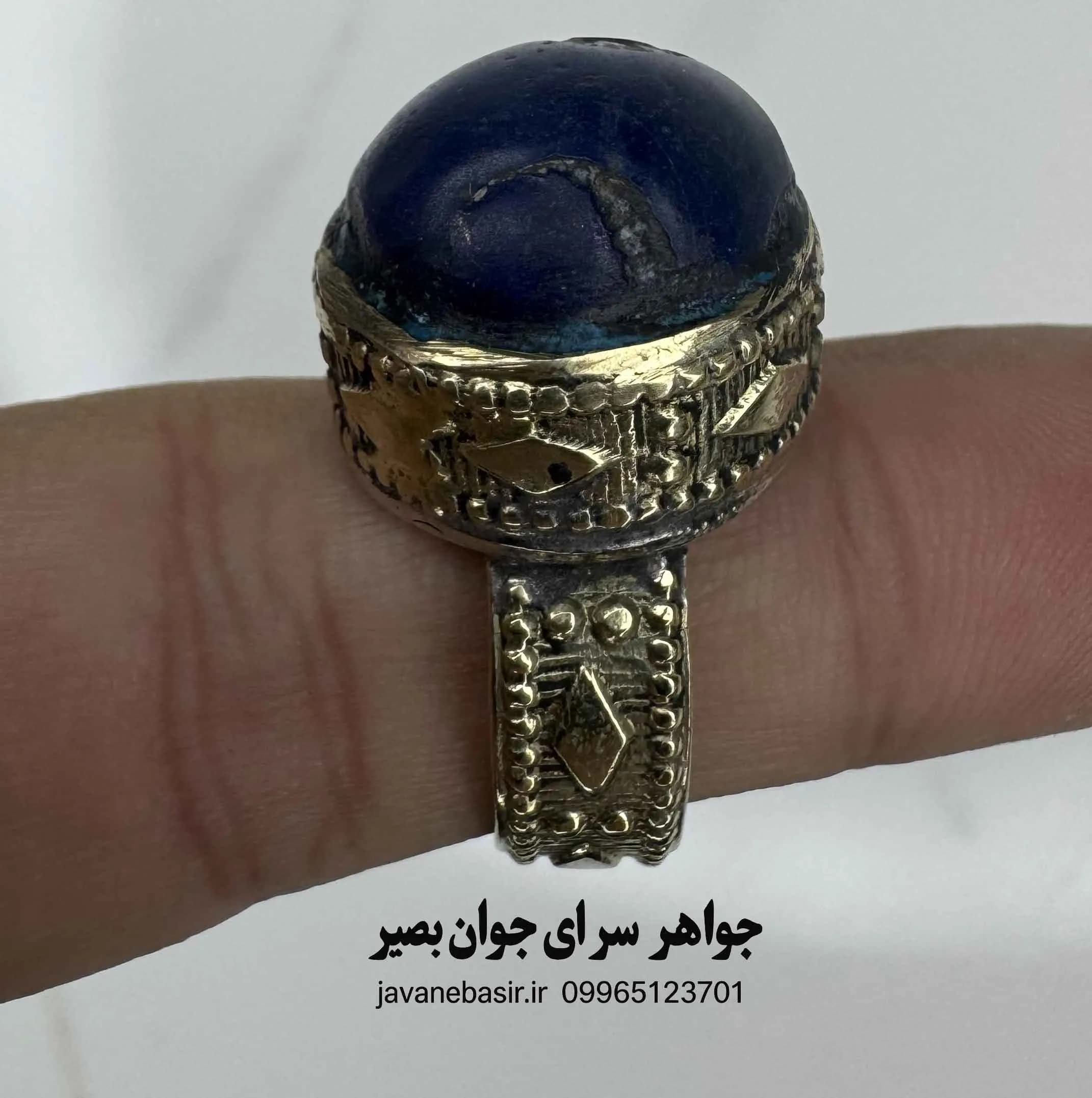 انگشتر کهنهی افغانی با نگین آبی تیره | محافظت، شانس و جذب — تصویر ۲