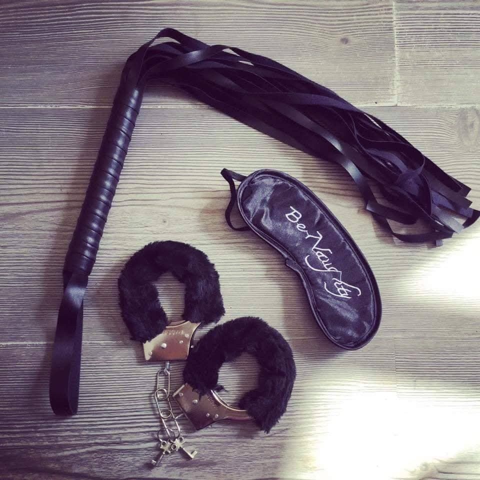 ست ۳ تکه BDSM شلاق و چشم‌بند فانتزی