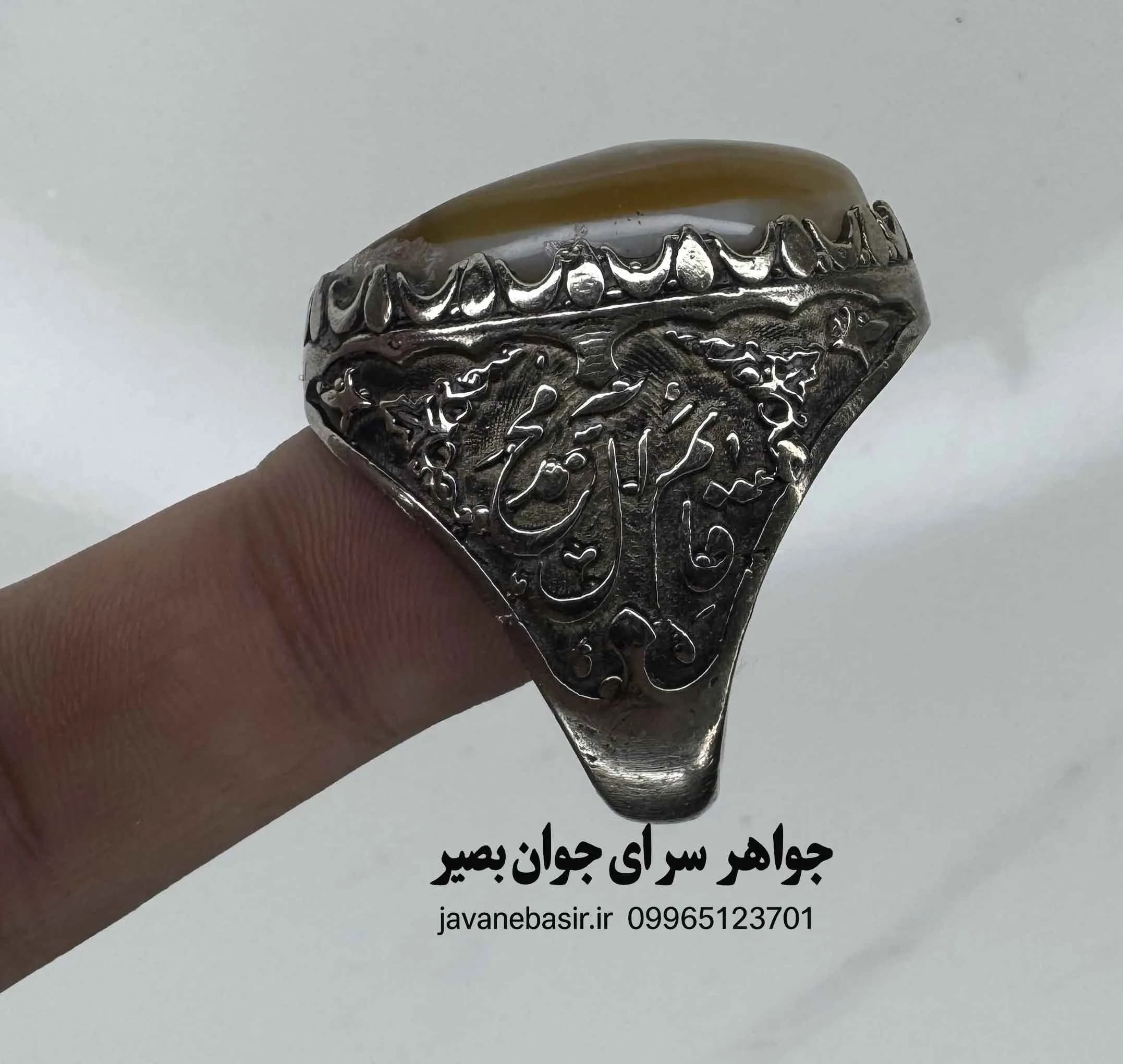 انگشتر عقیق سلیمانی مصور | با چهره خادم و انرژی عرفانی — تصویر ۲