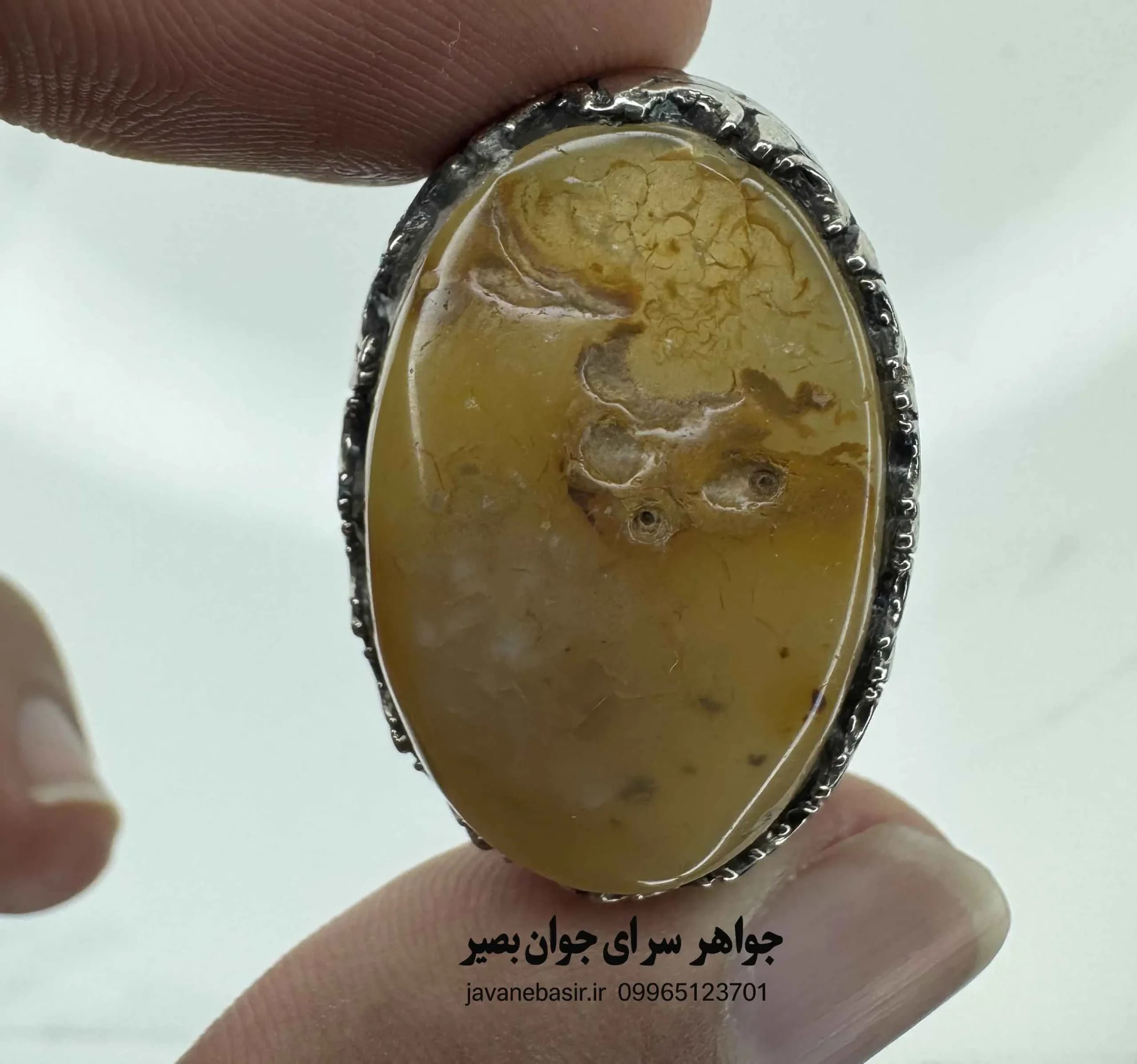 انگشتر عقیق سلیمانی مصور | با چهره خادم و انرژی عرفانی