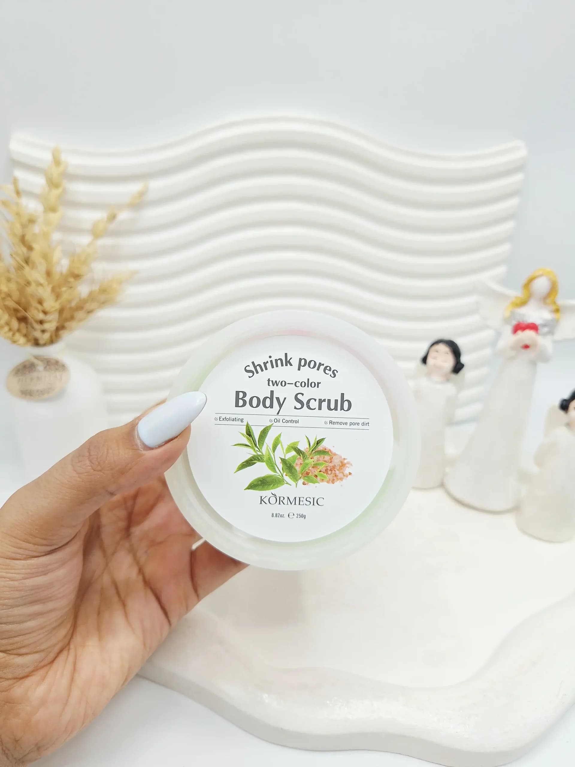 اسکراب بدن دو رنگ لایه بردار و جمع کننده منافذ رایحه چای سبز کورمسیک — تصویر ۳