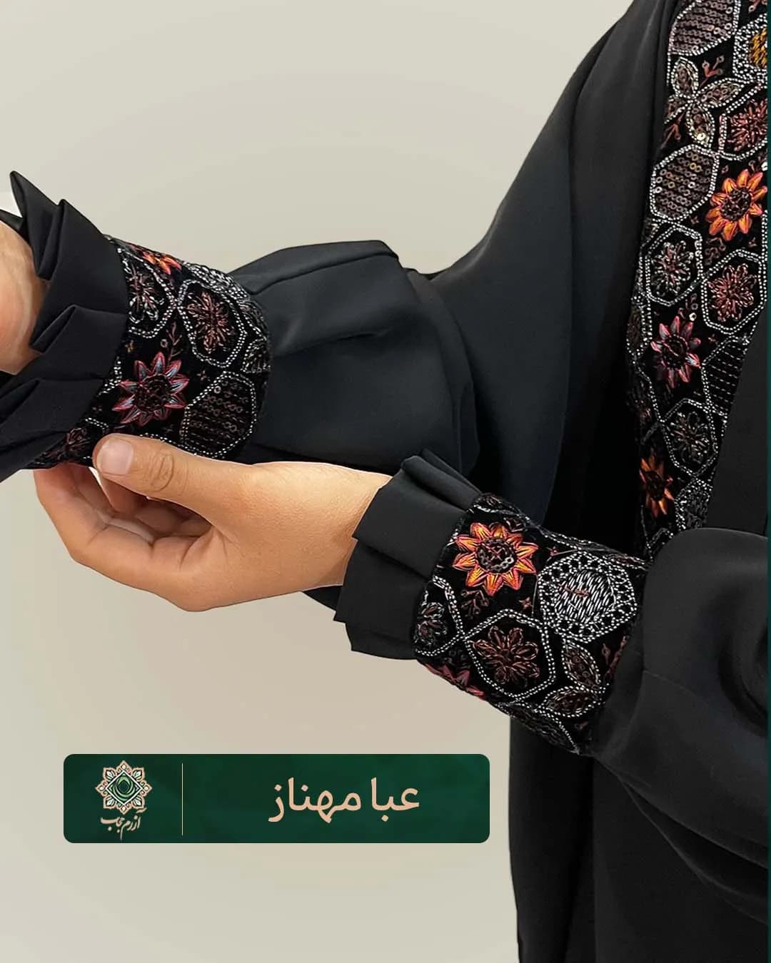 مانتو عبایی سوزن دوزی پارچه کرپ الیزه ممتاز — تصویر ۳