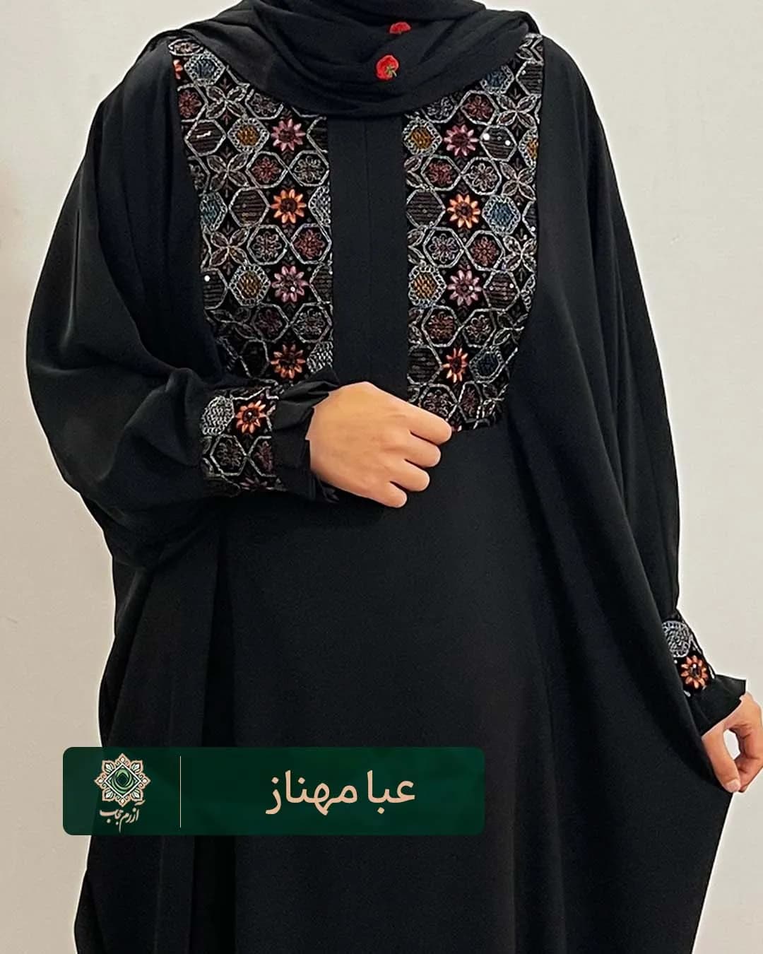 مانتو عبایی سوزن دوزی پارچه کرپ الیزه ممتاز — تصویر ۲