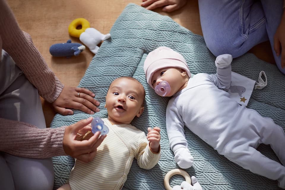 پستانک ارتودنسی انگشتی ۰ تا ۶ ماه دوتایی فیلیپس اونت Philips Avent مدل SCF099/20 — تصویر ۴