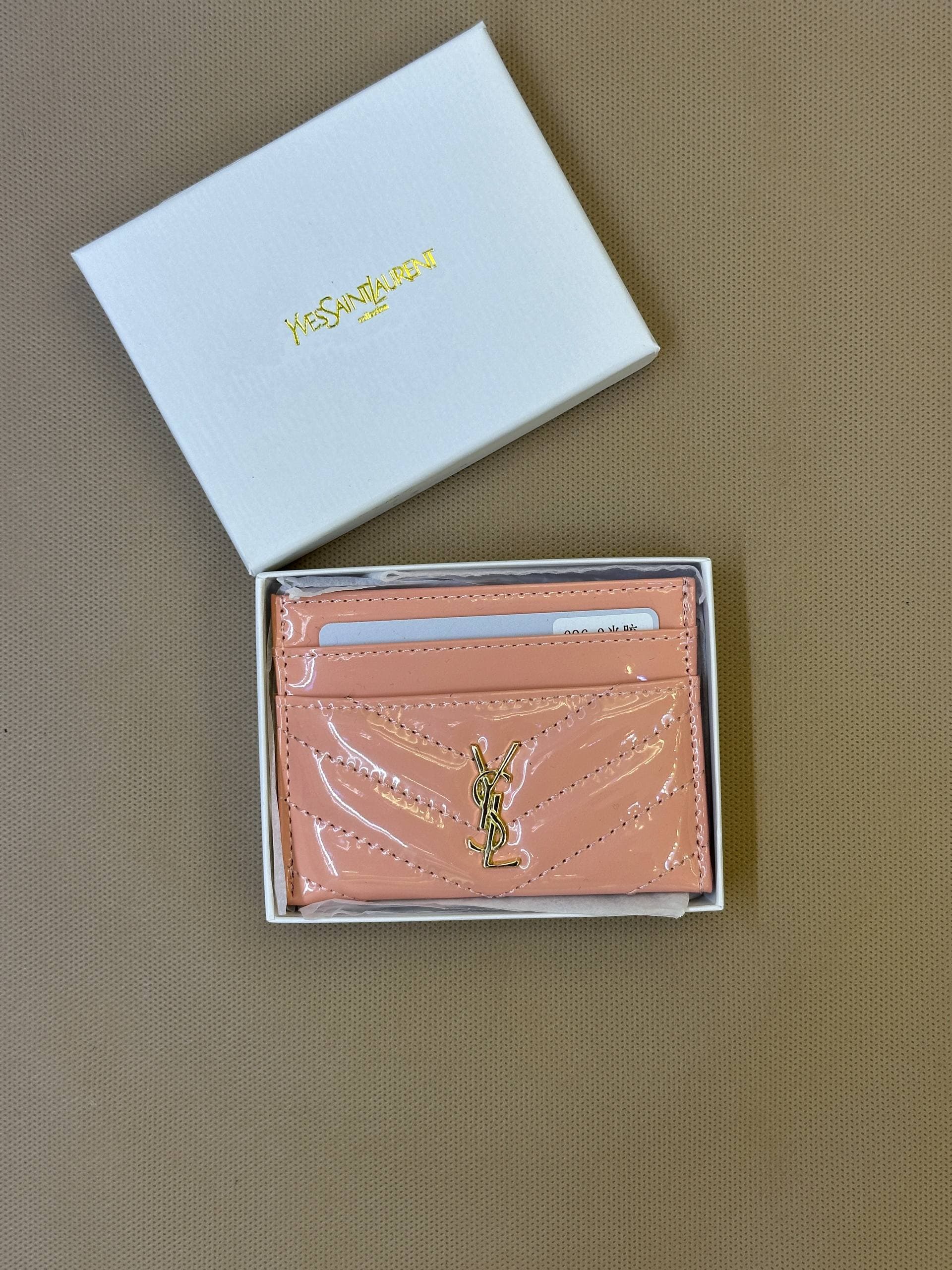 جاکارتی ایوسن لورن ورنی Ysl — تصویر ۳