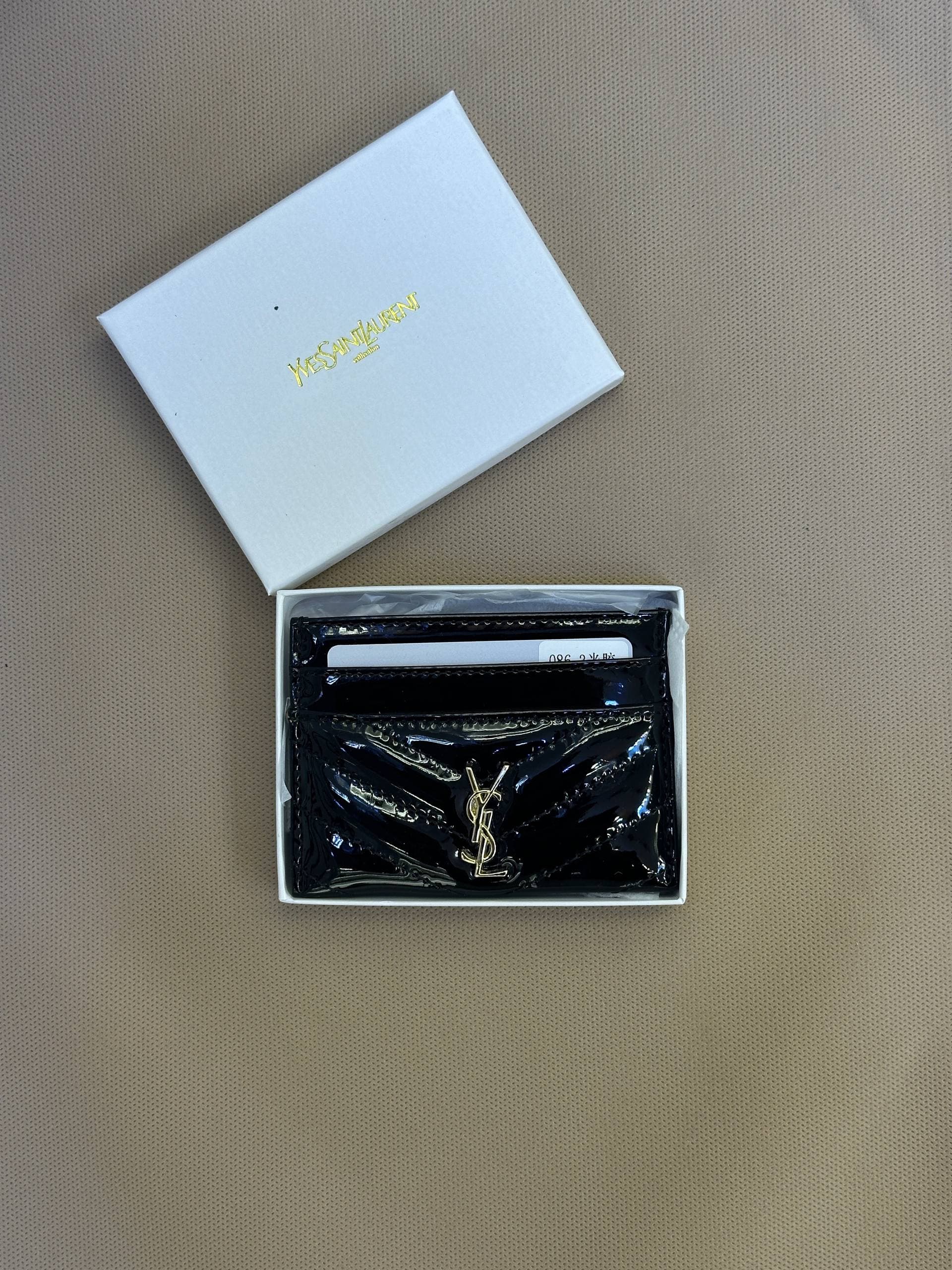 جاکارتی ایوسن لورن ورنی Ysl — تصویر ۲