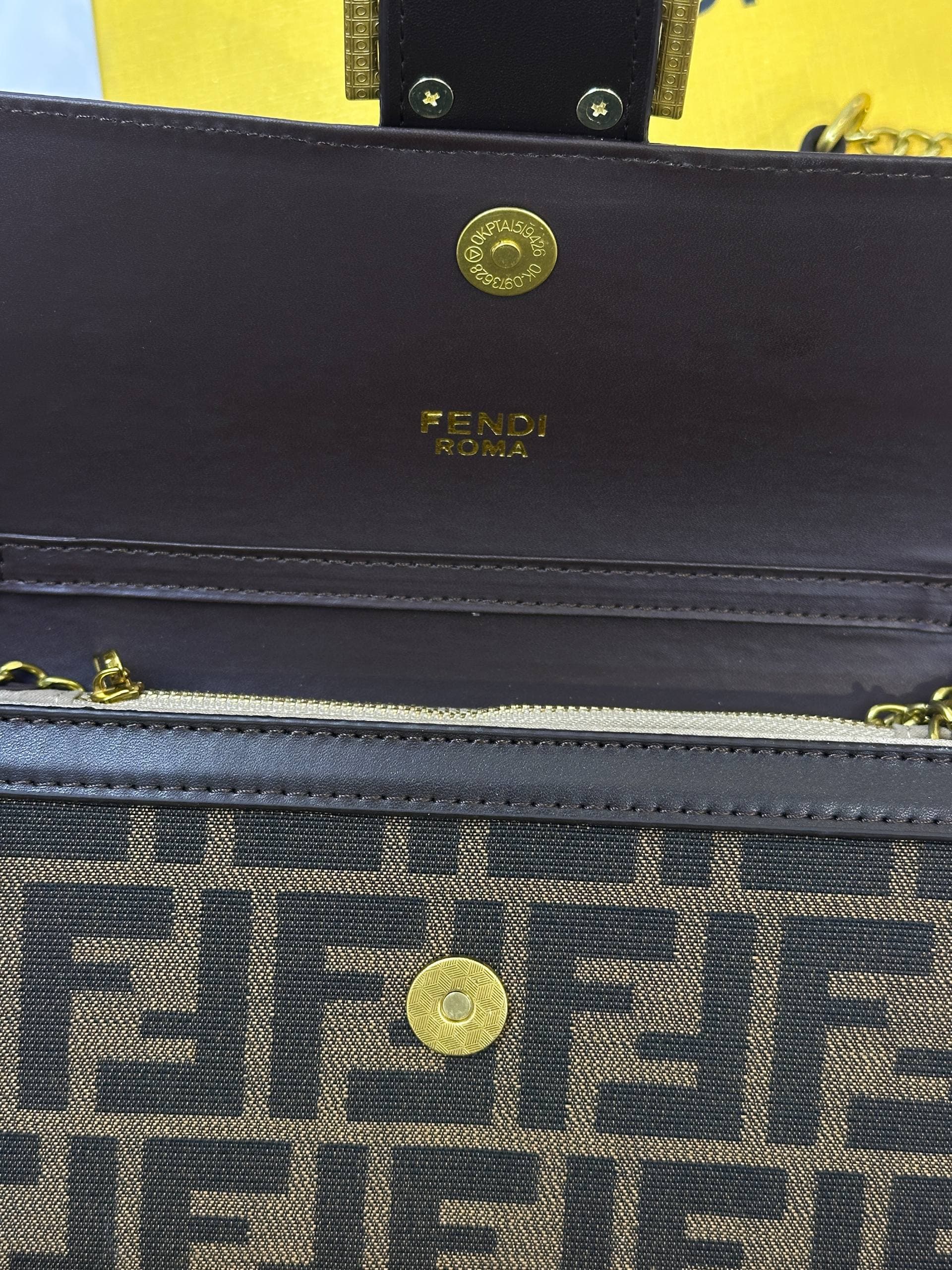 کیف دستی و دوشی فندی Fendi 2112 — تصویر ۵