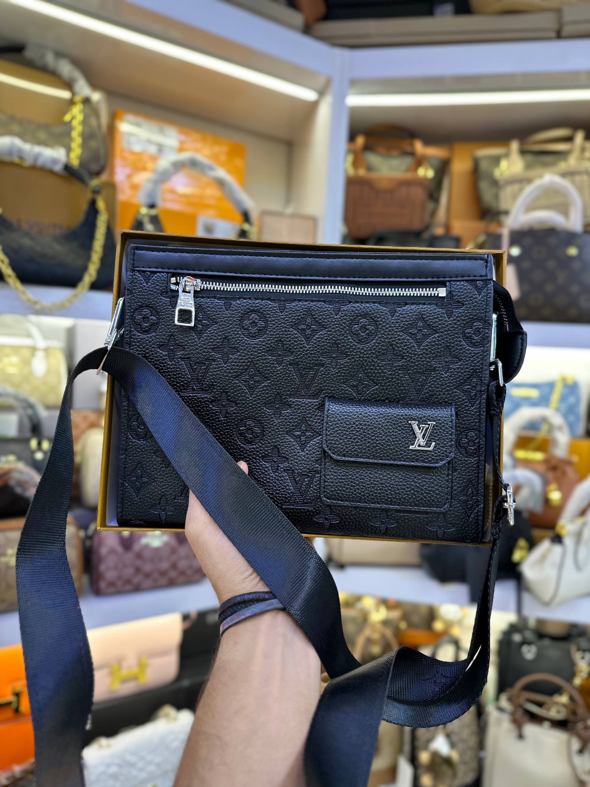 کیف دستی و دوشی لویی ویتون Lv 38682 — تصویر ۷