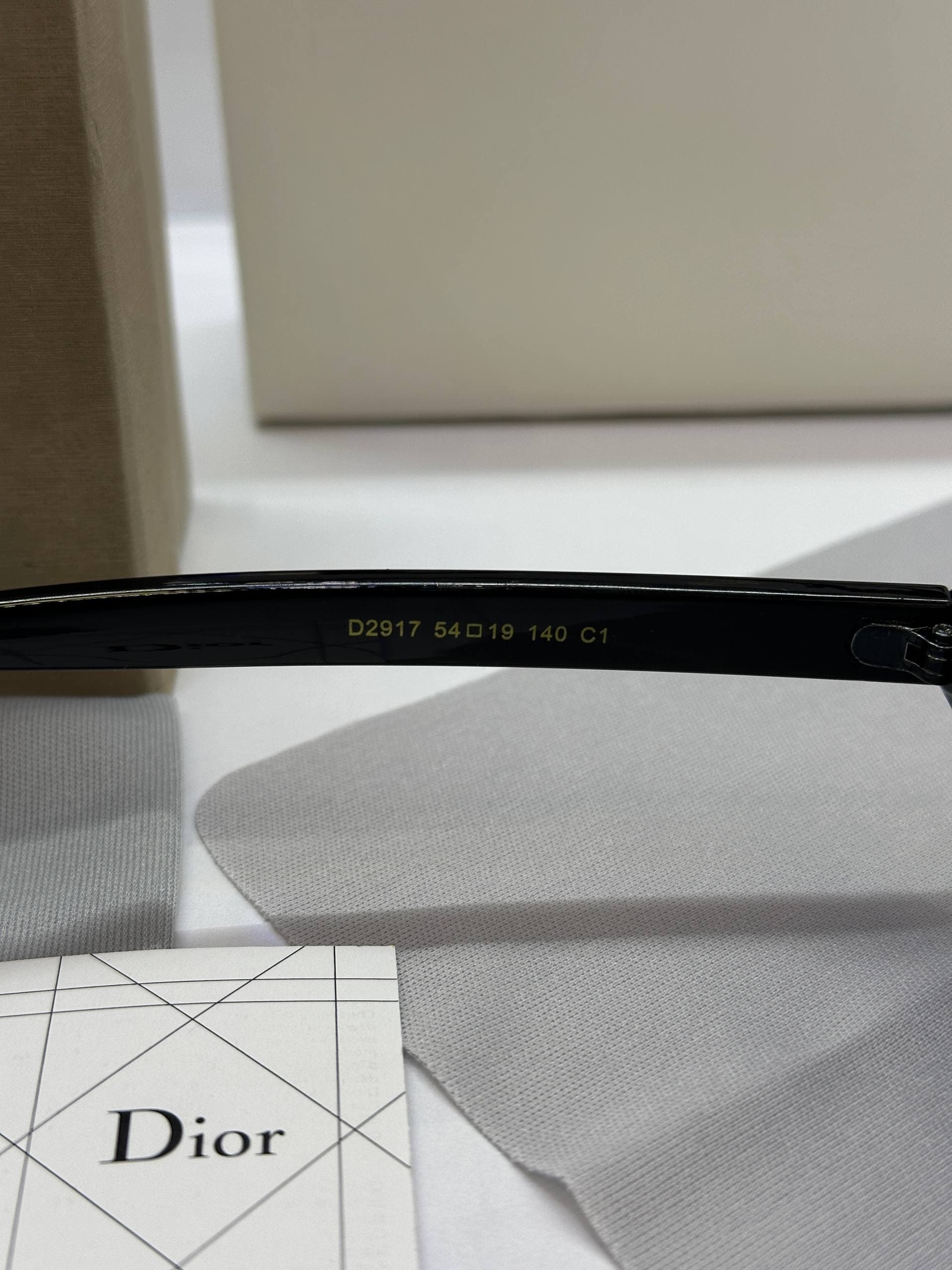 عینک دیور Dior D2920 — تصویر ۹