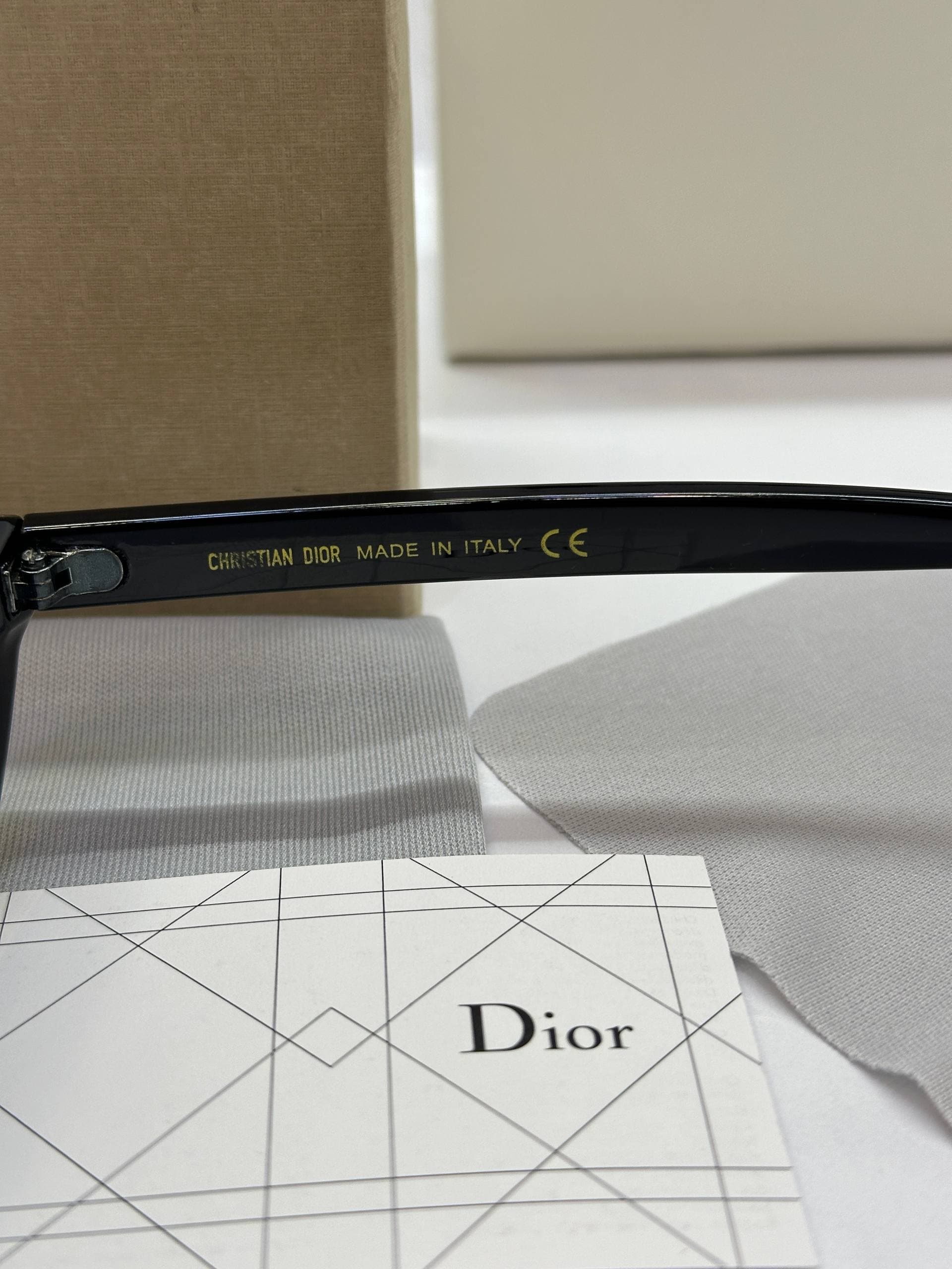 عینک دیور Dior D2920 — تصویر ۸